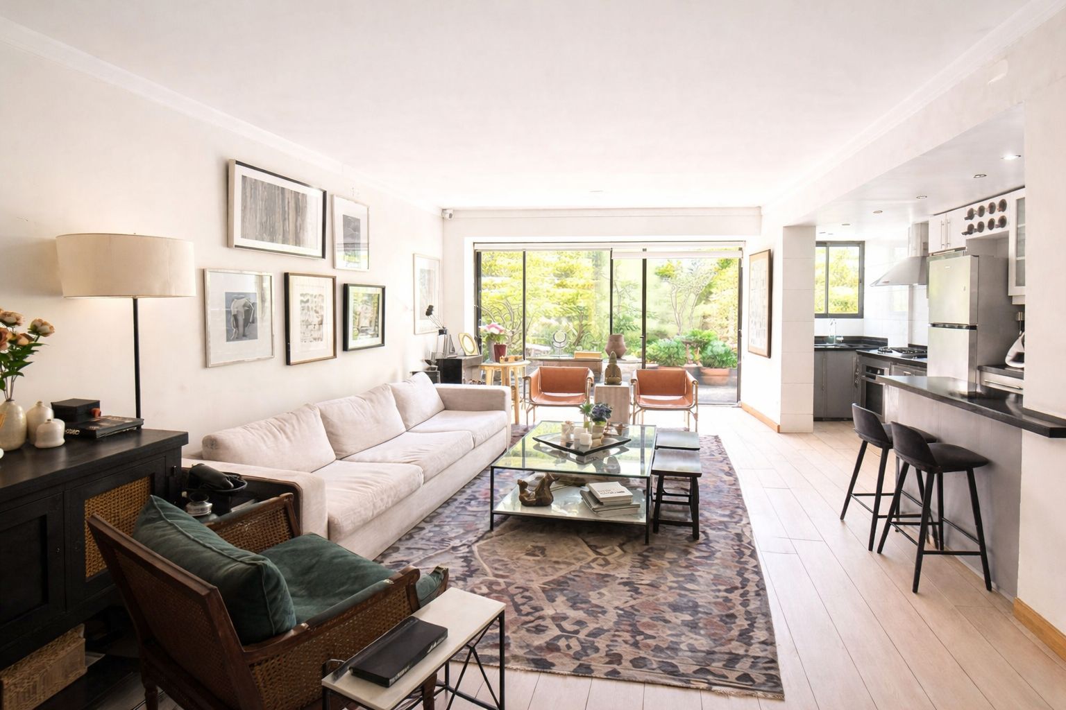 Departamento a la Venta con Patio en Augusto Leguía