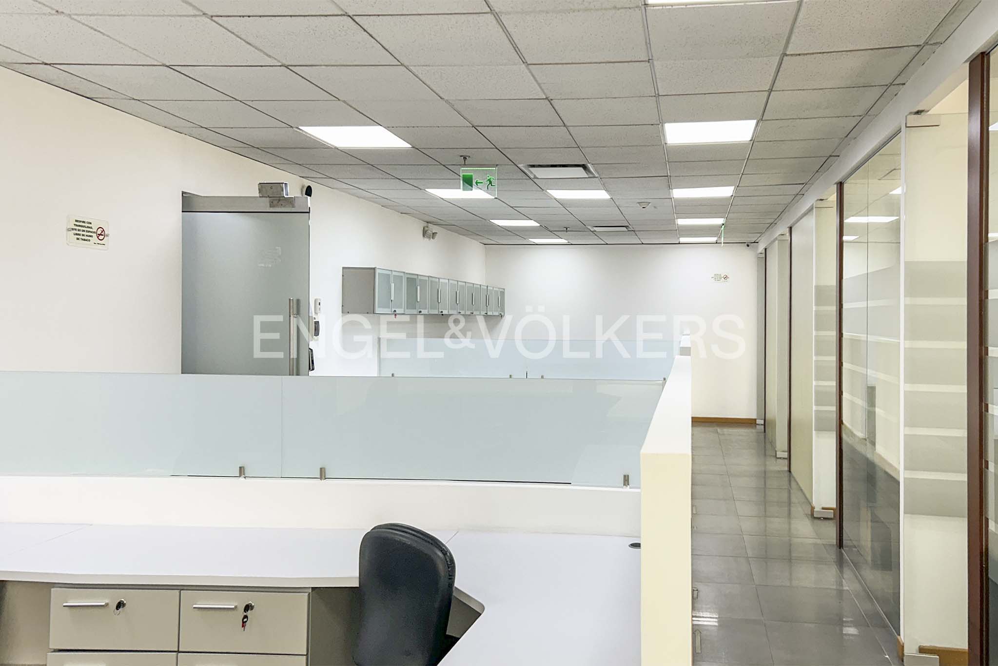 Oficina con mobiliario en arriendo en Usaquen