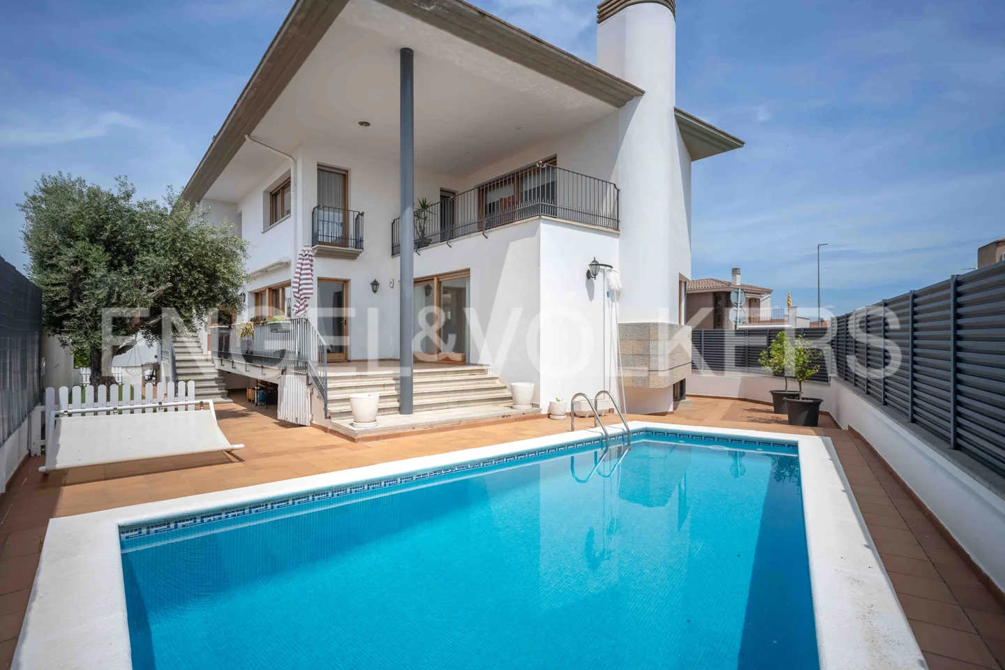 Casa unifamiliar con piscina en Vilablareix