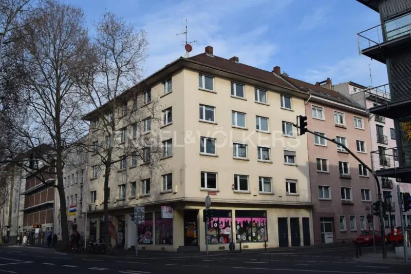 Wohn- und Geschäftshaus in Rheinnähe