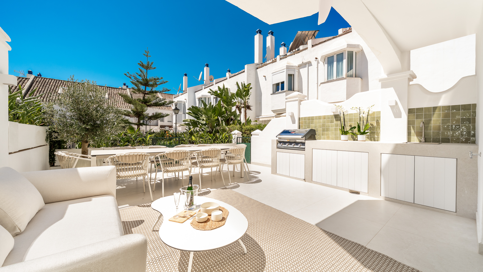 Exclusive Spacious House Walking Distance to Puente Romano