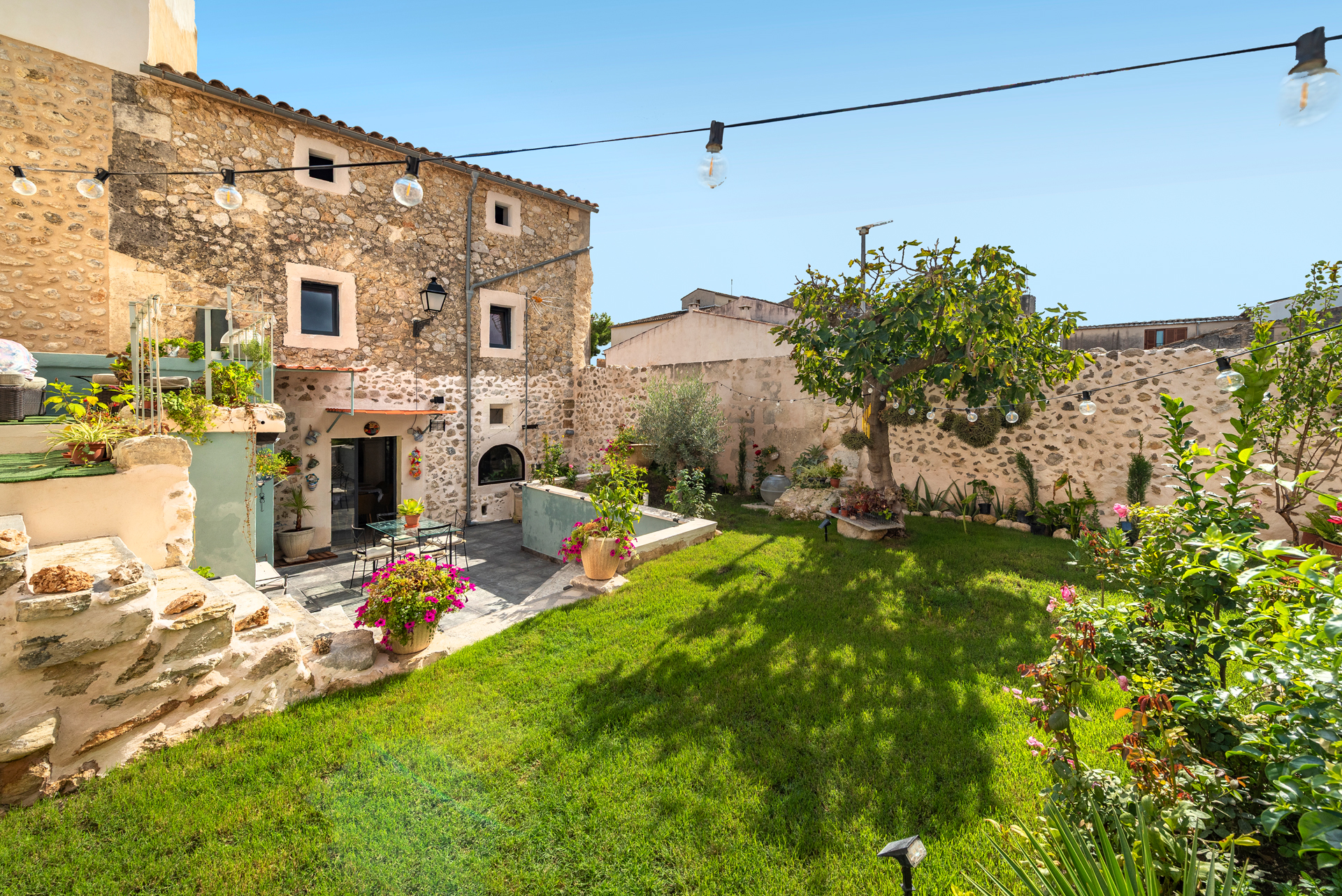 Charming Majorcan townhouse with dreamy views in the heart of Campanet