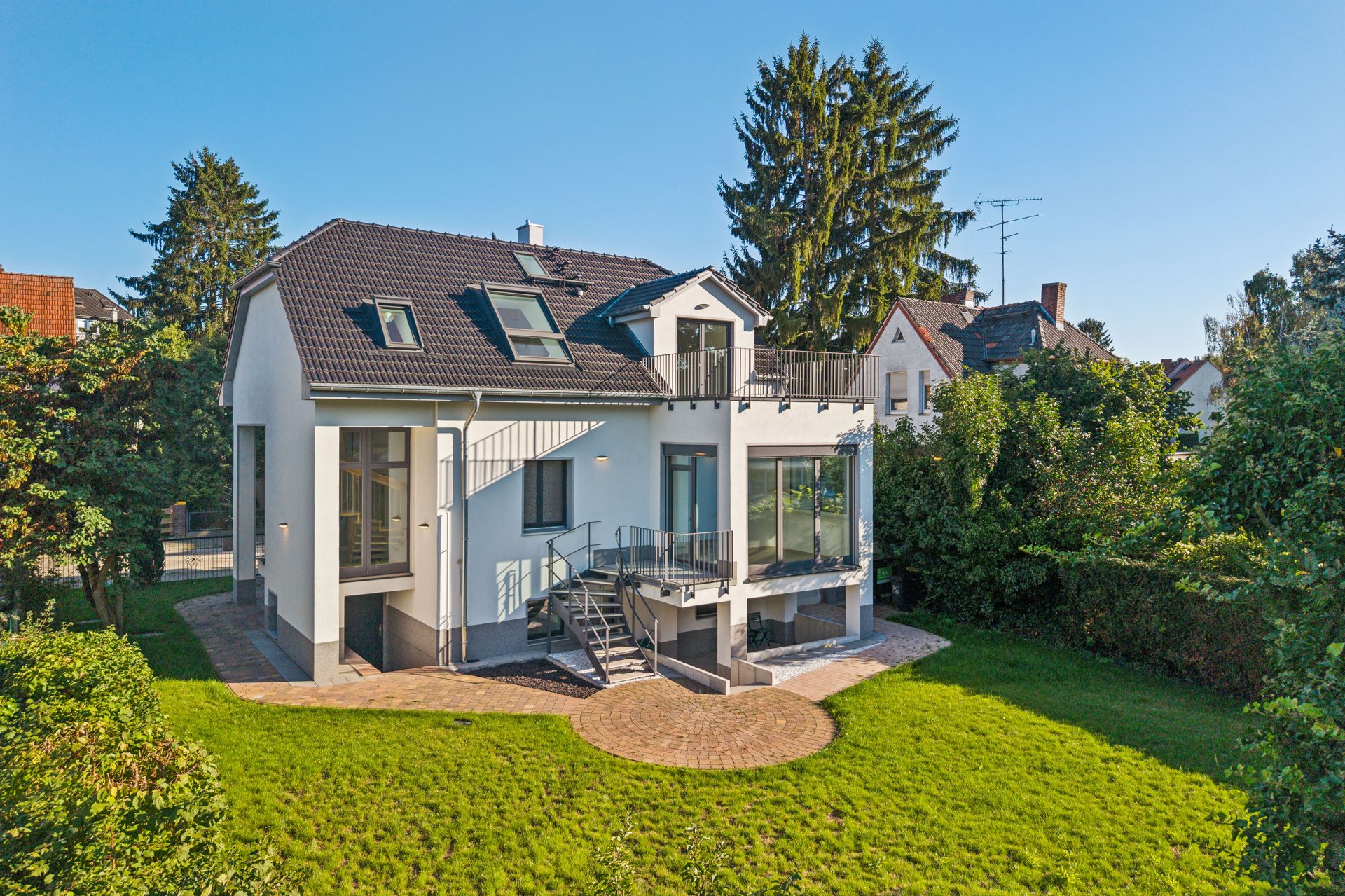 Kernsaniertes Unikat mit loftartigem Dachgeschoss – modernes Wohnen mit außergewöhnlichem Raumgefühl!