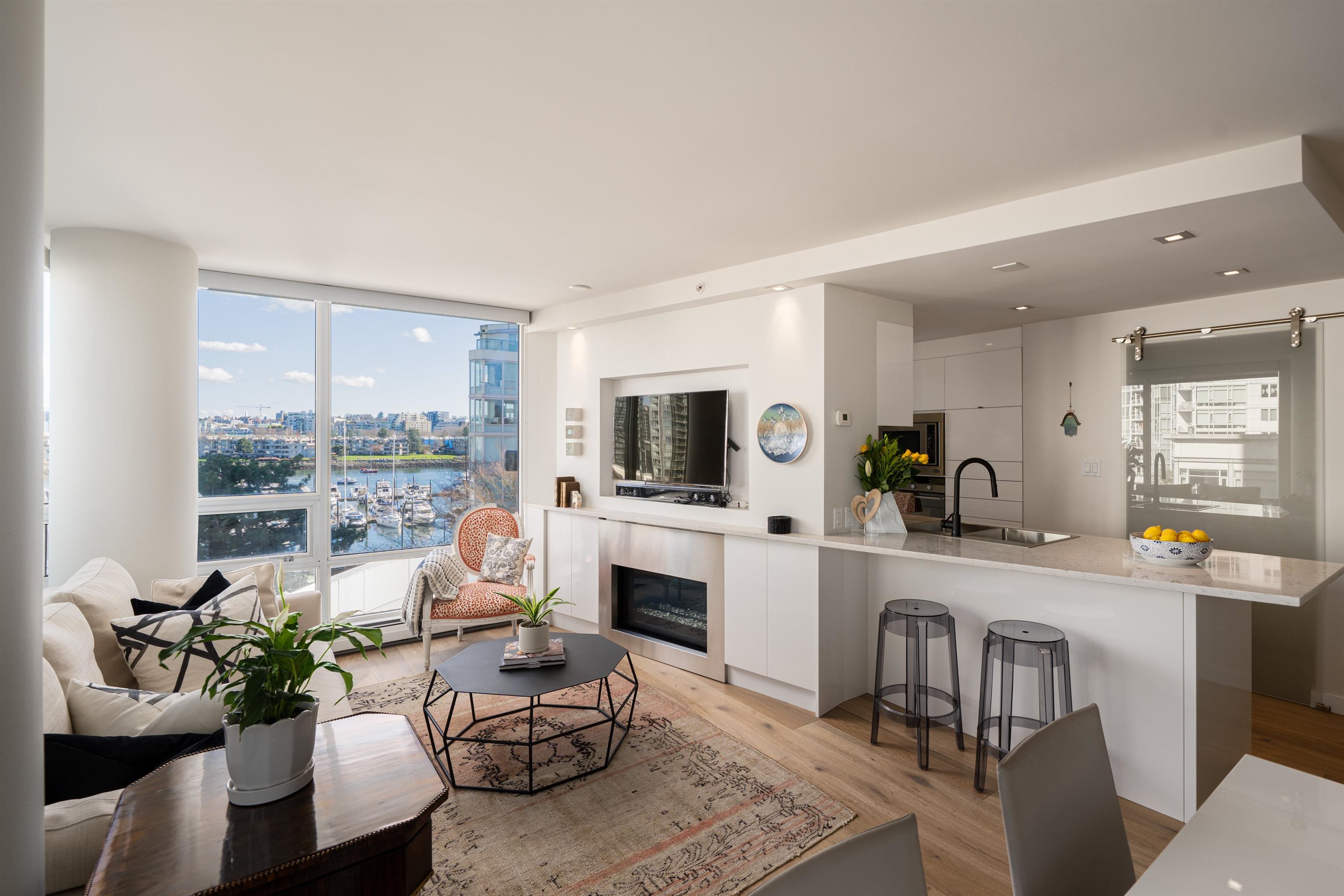 Ultimate Yaletown Lifestyle at The Peninsula!