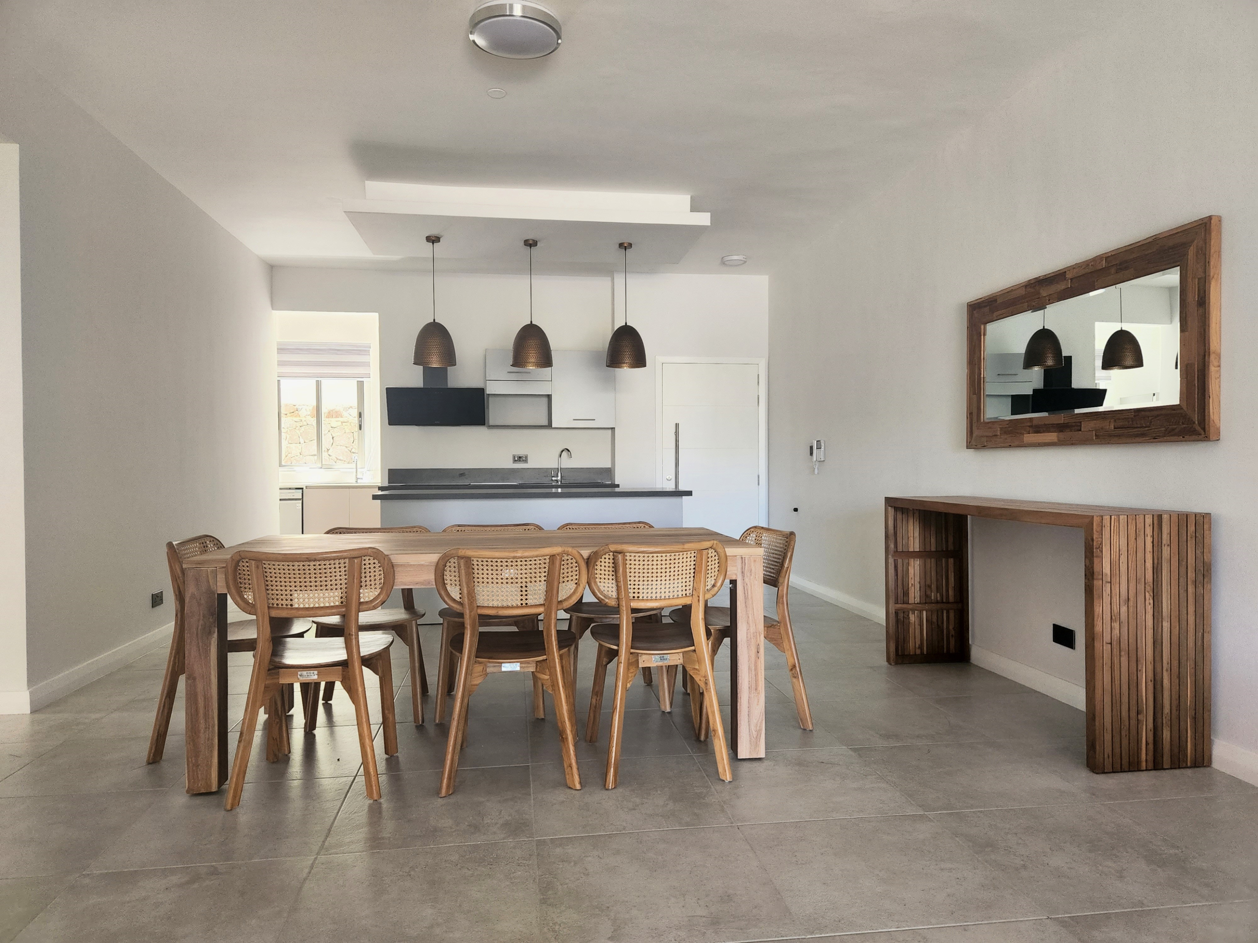 Spacious 3 bedroom apartment with communal pool