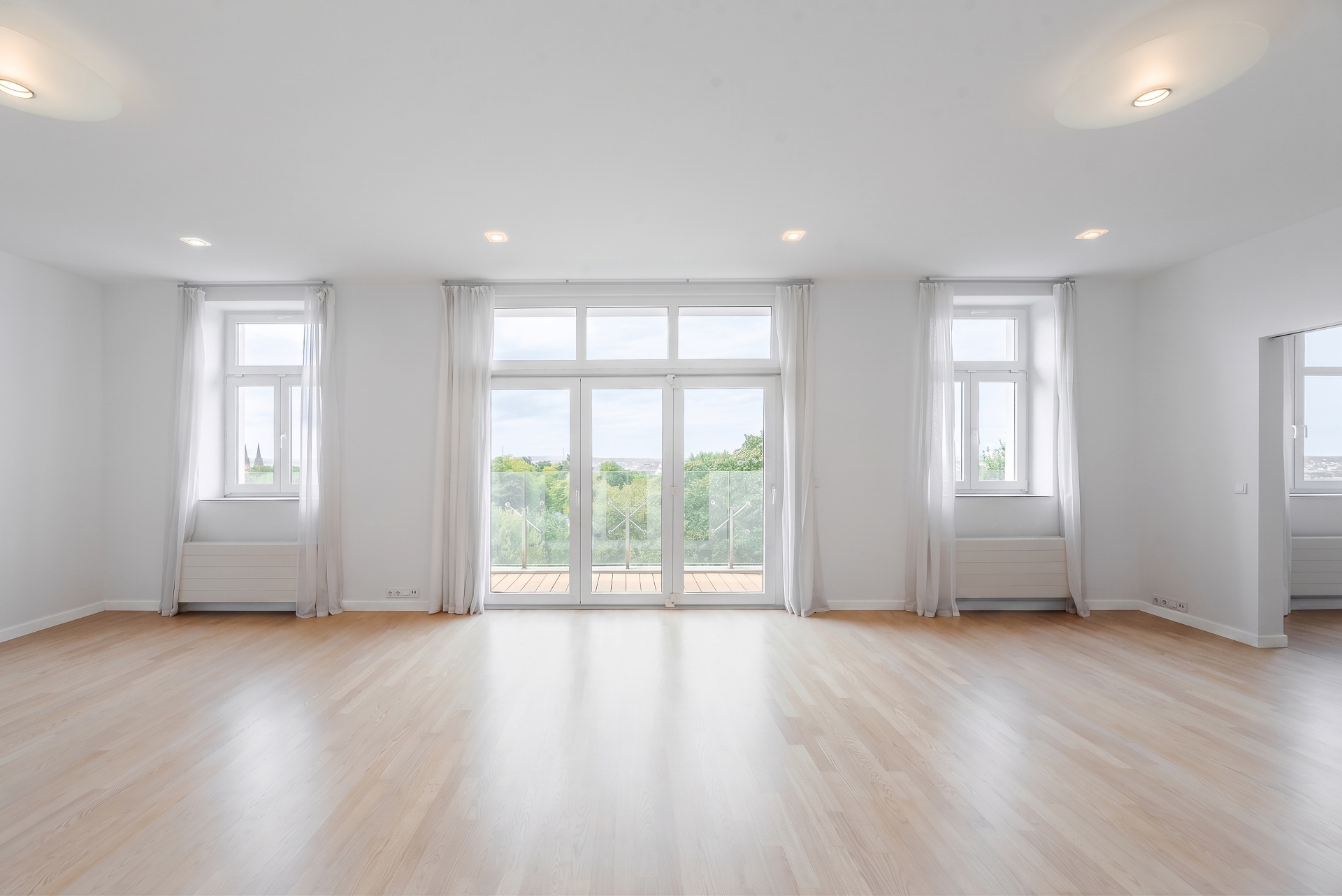 Rent a 6+kt apartment with a view of Prague Castle, 5 bedrooms, and a garage
