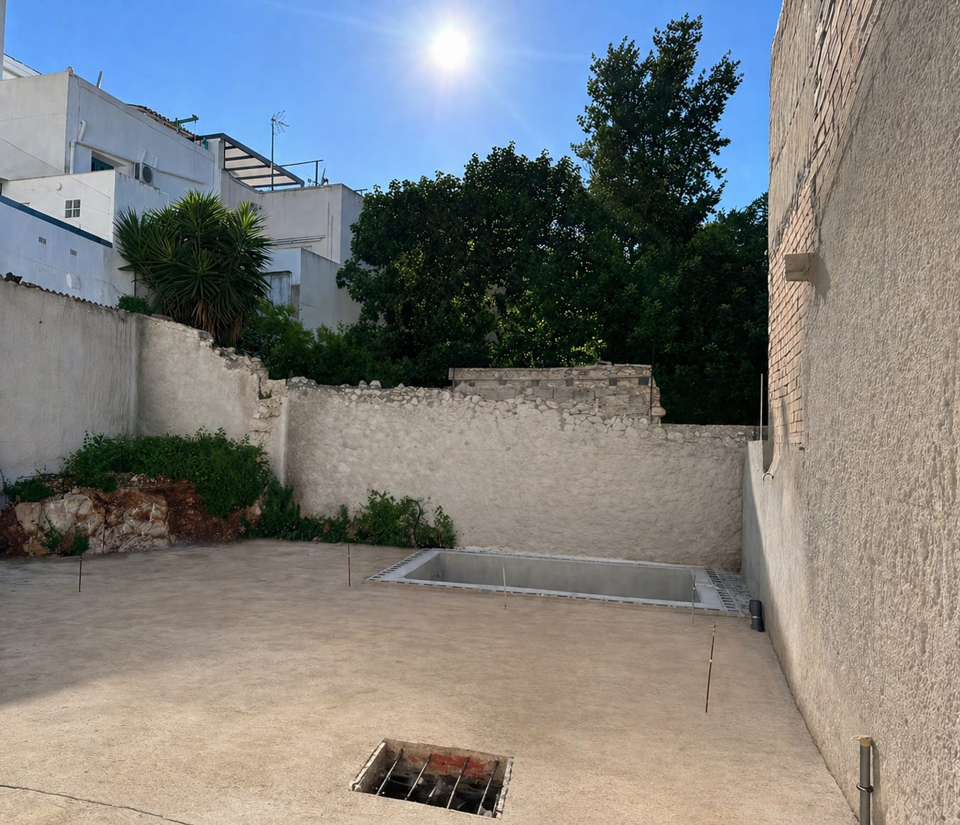 URGENT! Prime Building Plot with Approved Luxury Townhouse Project in Pedreguer