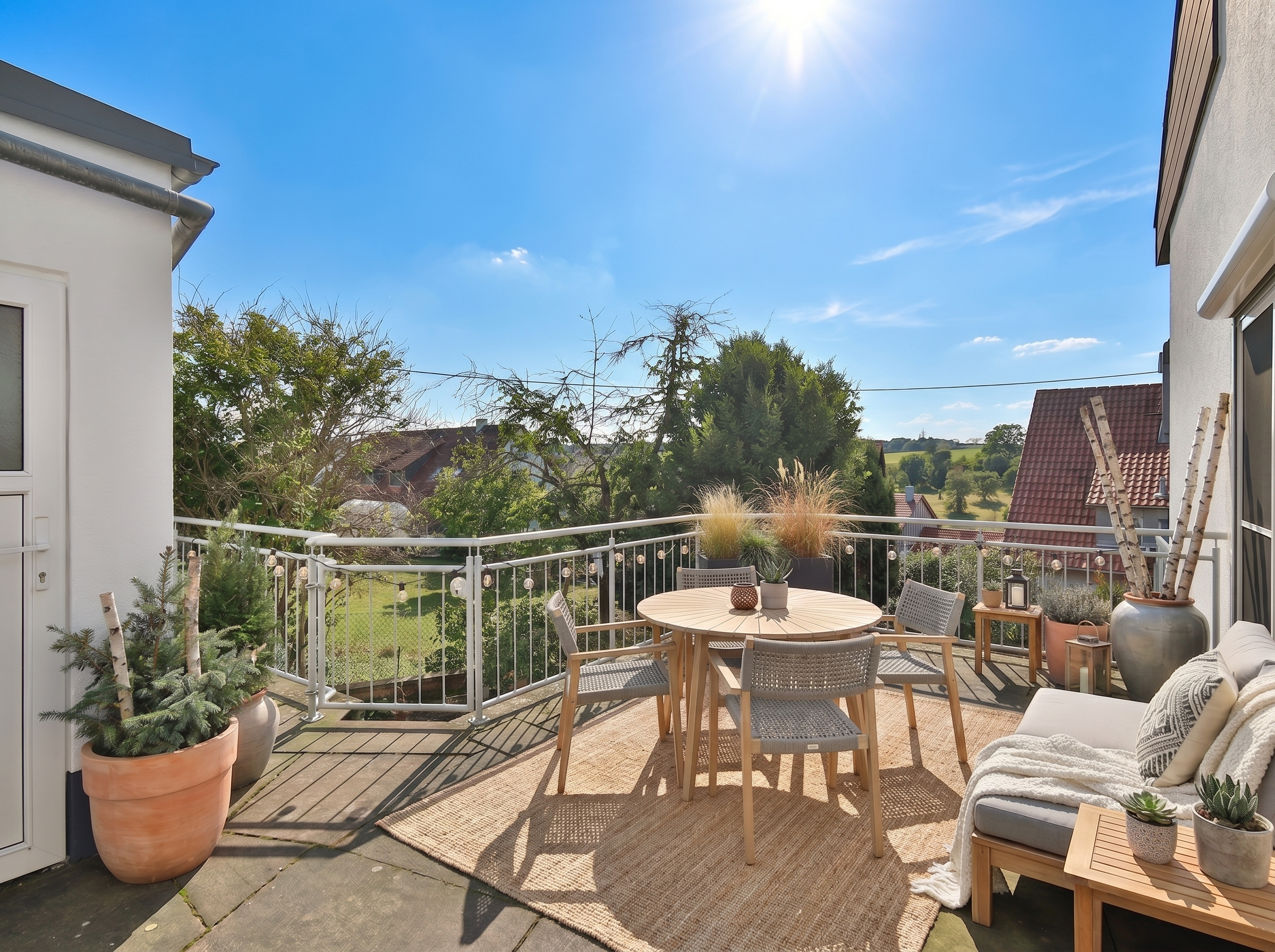 Gepflegtes Einfamilienhaus mit neuwertiger Küche, großem Garten und Garage. Einfach direkt einziehen!