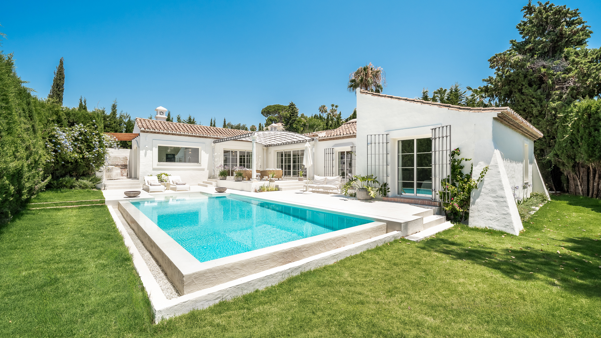 Elegant Fully Furnished One-Level Villa Steps from the Golf Club