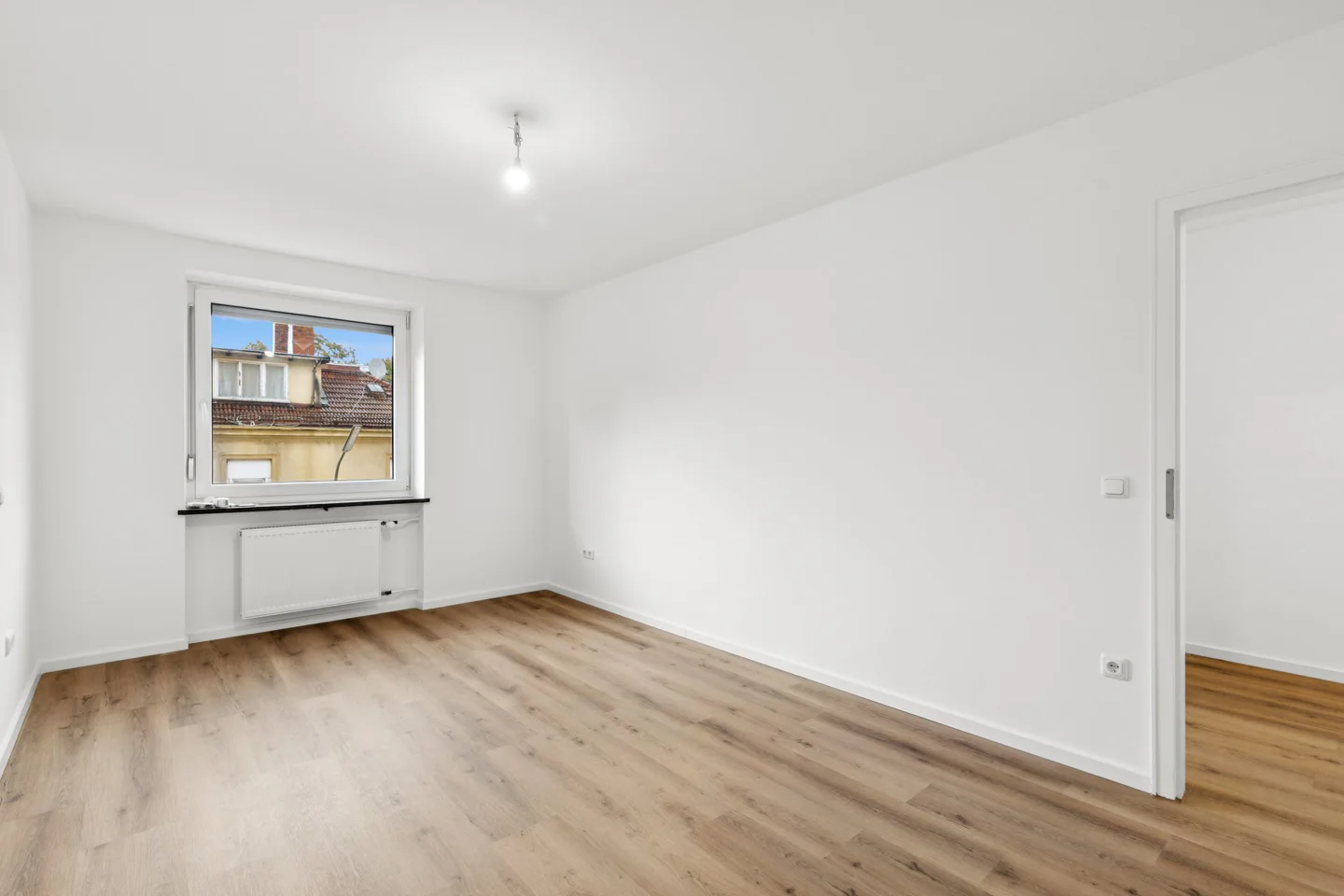 Kernsanierte 2-Zimmer-Wohnung mit Südloggia in Schwabing - Foto 2