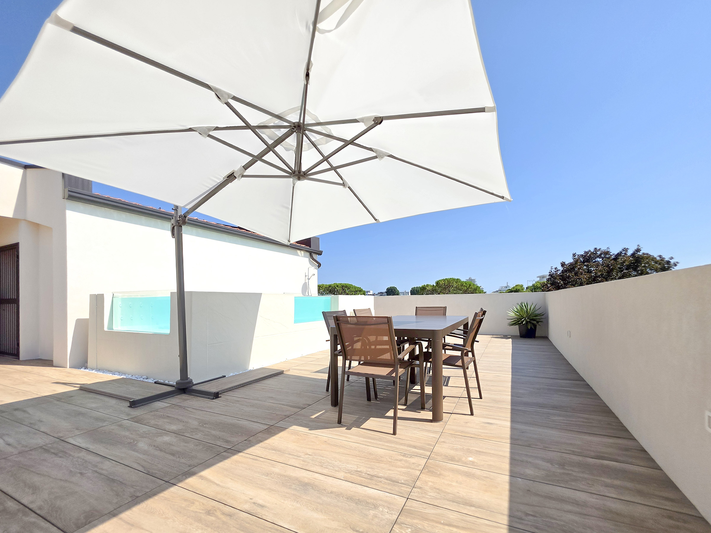 New-build three-bedroom with solarium and private pool