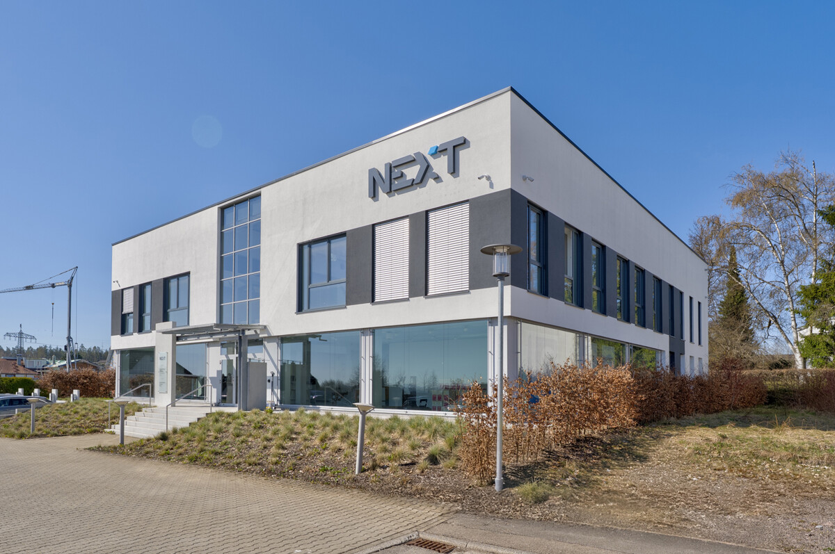 Innovatives, energetisch autarkes Bürohaus mit direkter B33-Sichtlage
