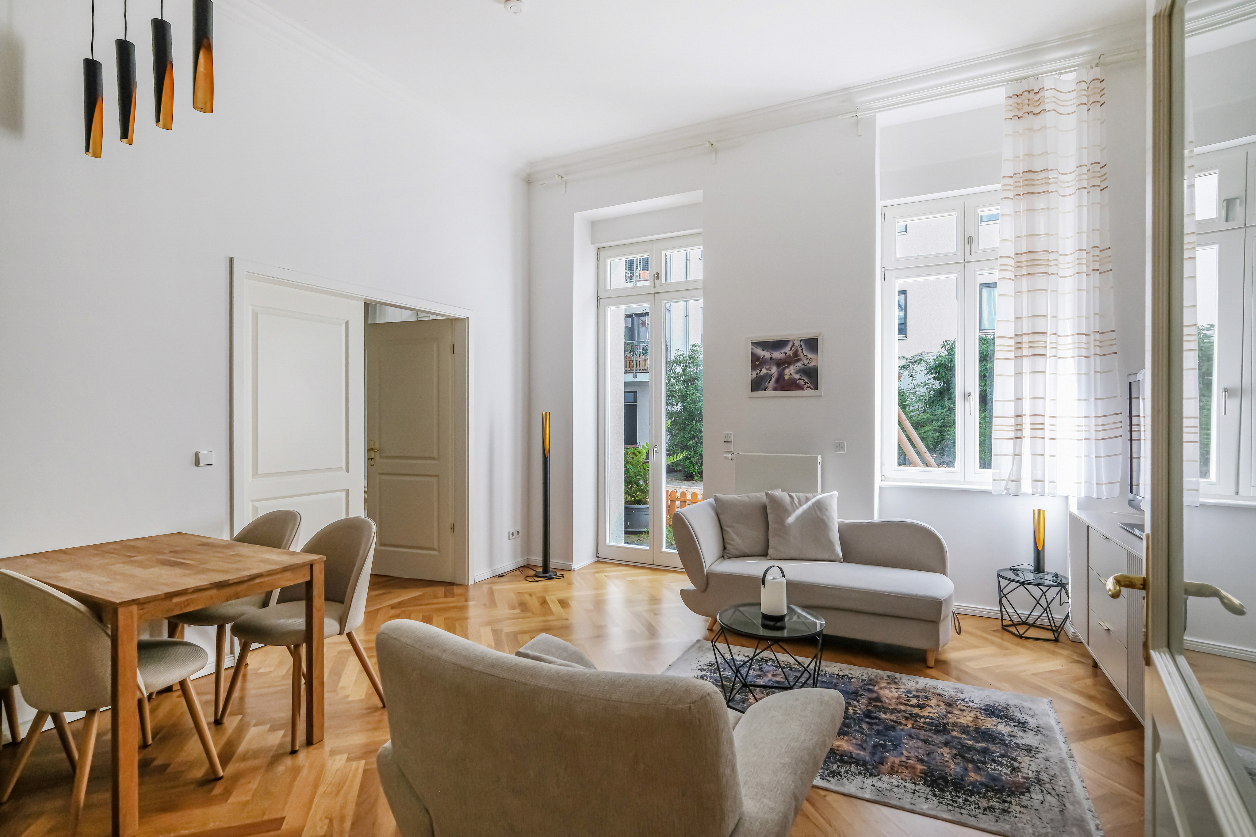 Fully renovated period apartment with southwest-facing terrace in Friedrichshain