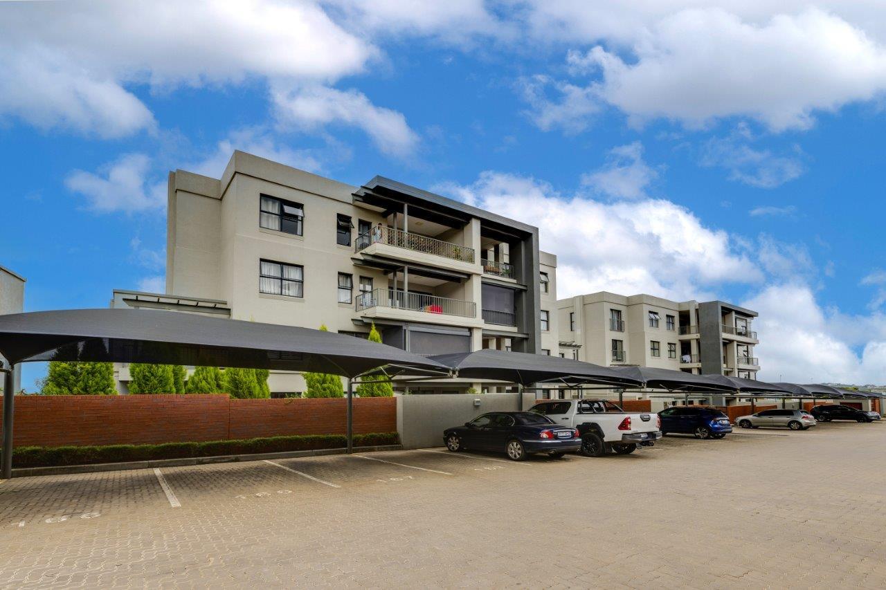Experience Unparalleled Luxury and Security in Our Upmarket Penthouse Apartment with Gorgeous Views