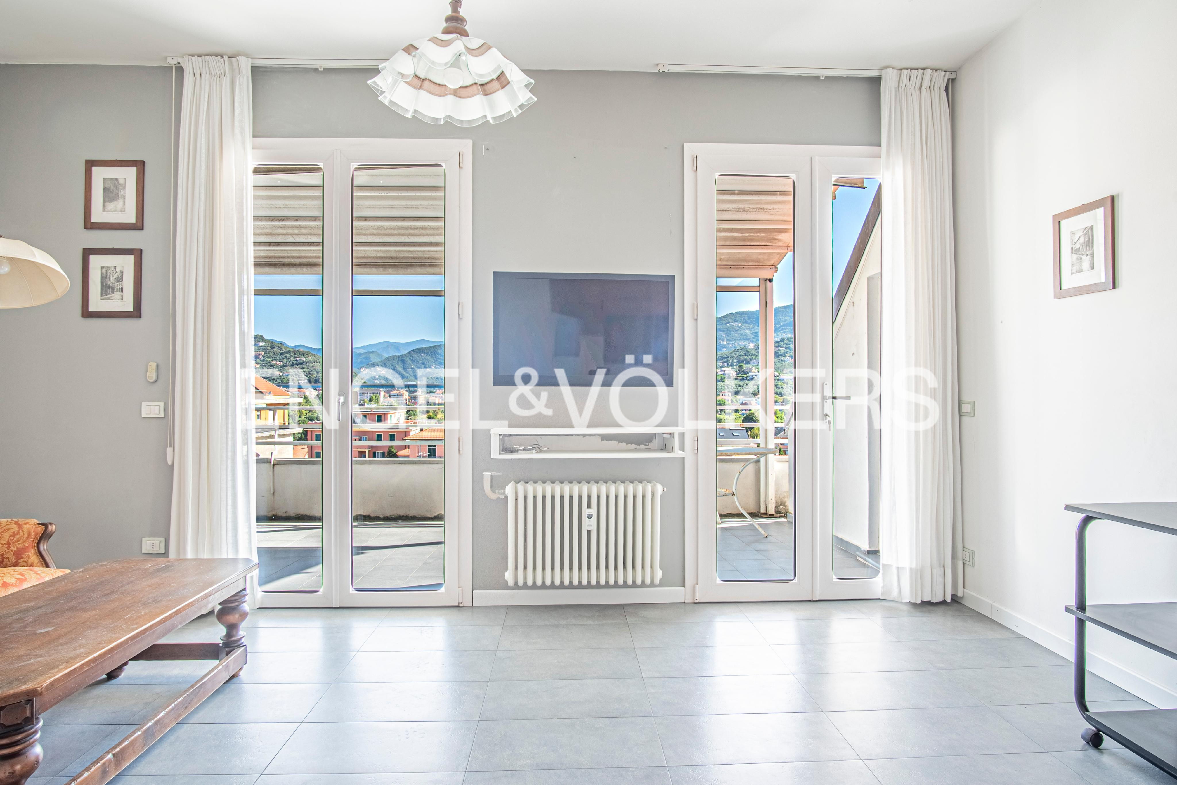 Panoramic penthouse in central Lavagna