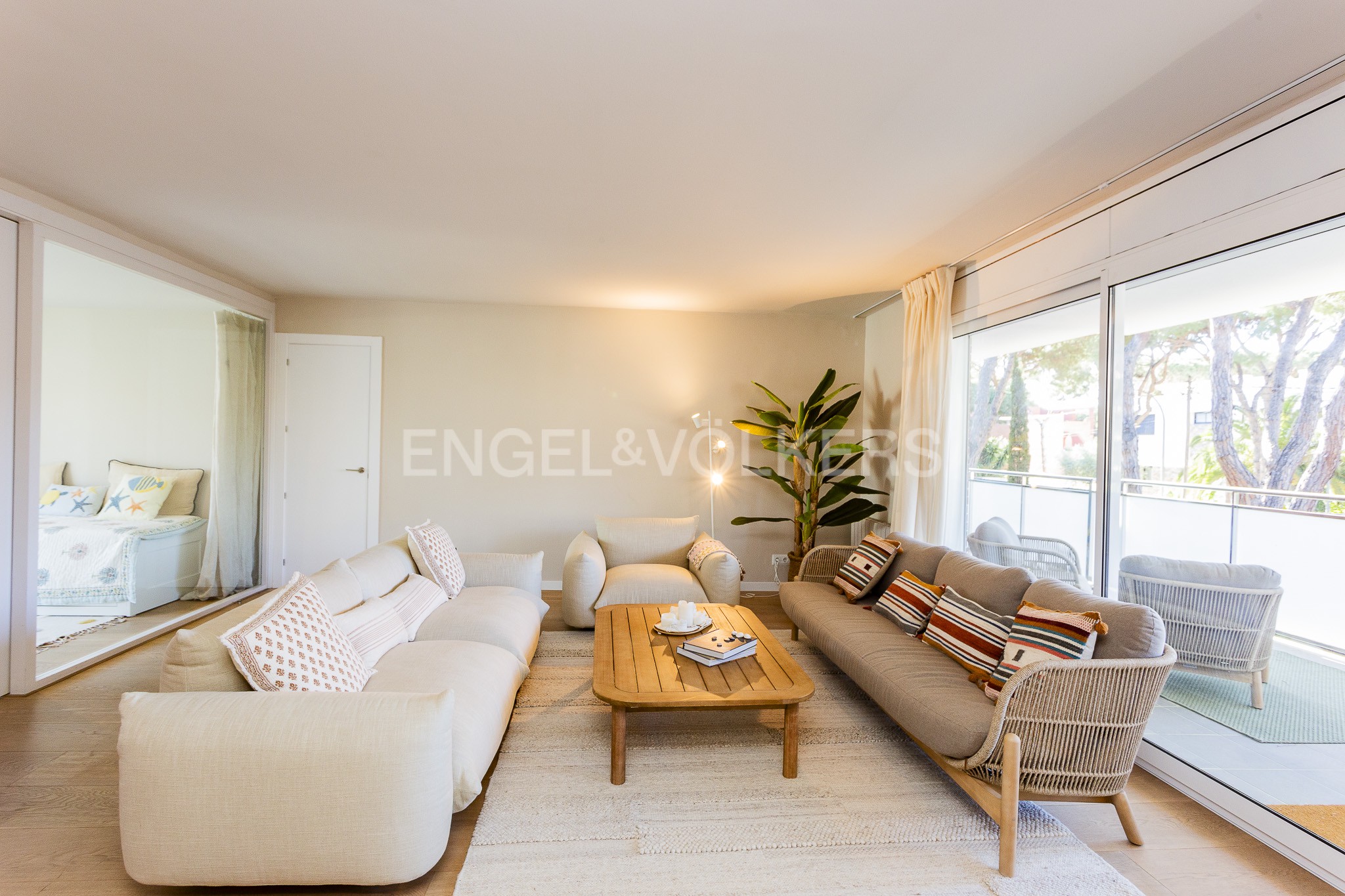 Spacious and modern apartment just a few steps from the sea