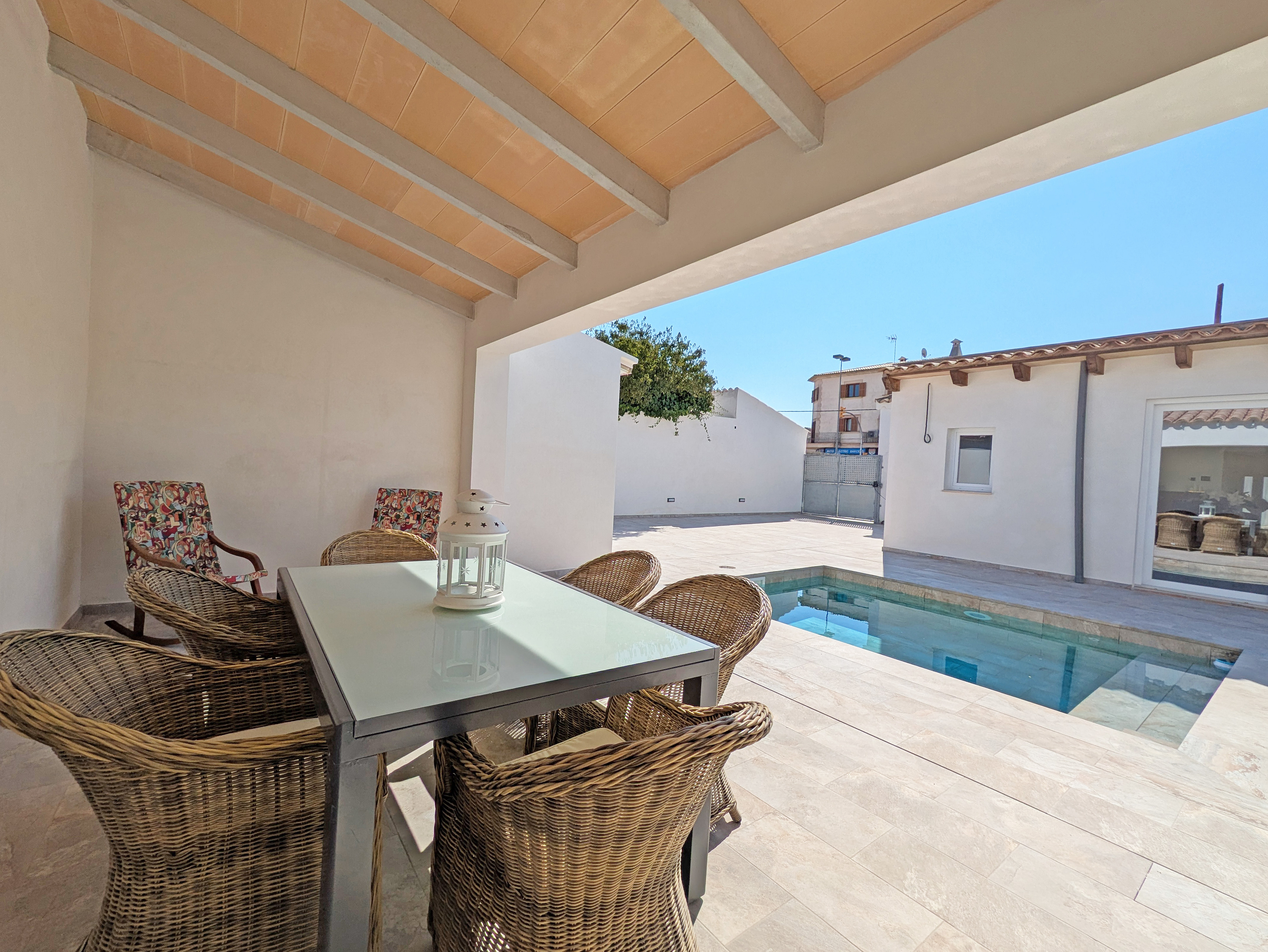 Newly renovated terraced house with pool