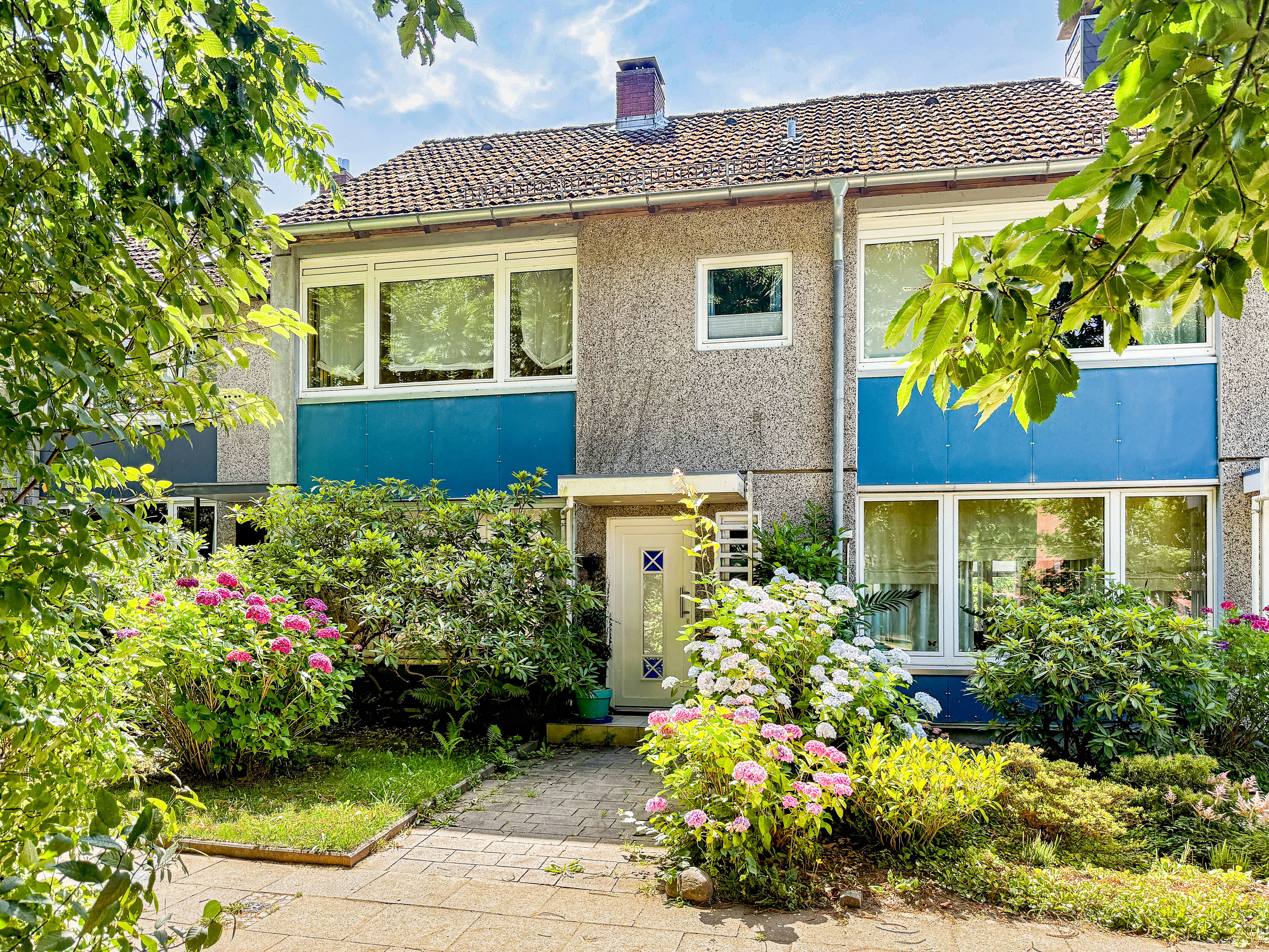 Familienfreundliches Reihenmittelhaus mit Wintergarten, Sauna und Garage