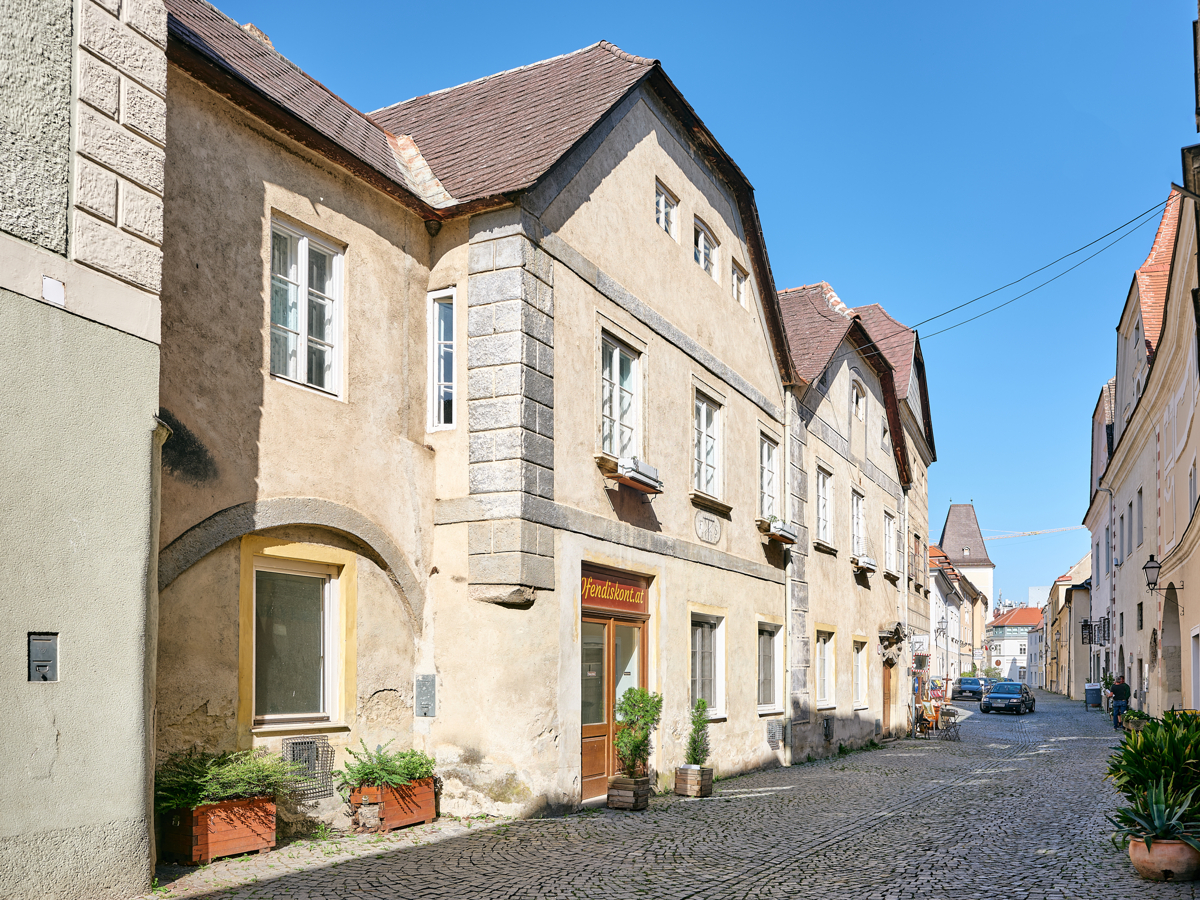 Entwicklungsjuwel in Stein an der Donau: Wohnen/Büro/Ordination/Geschäftslokal/Kultur