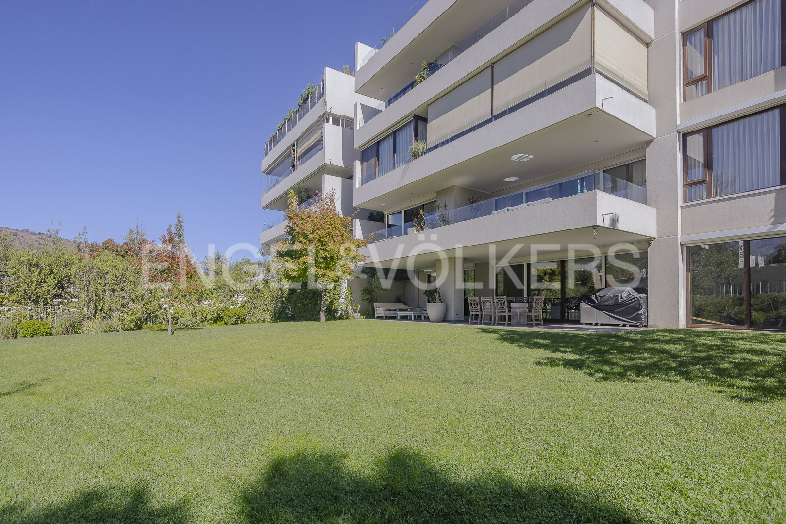 Luminoso Dúplex con Jardín y Excelente Conectividad