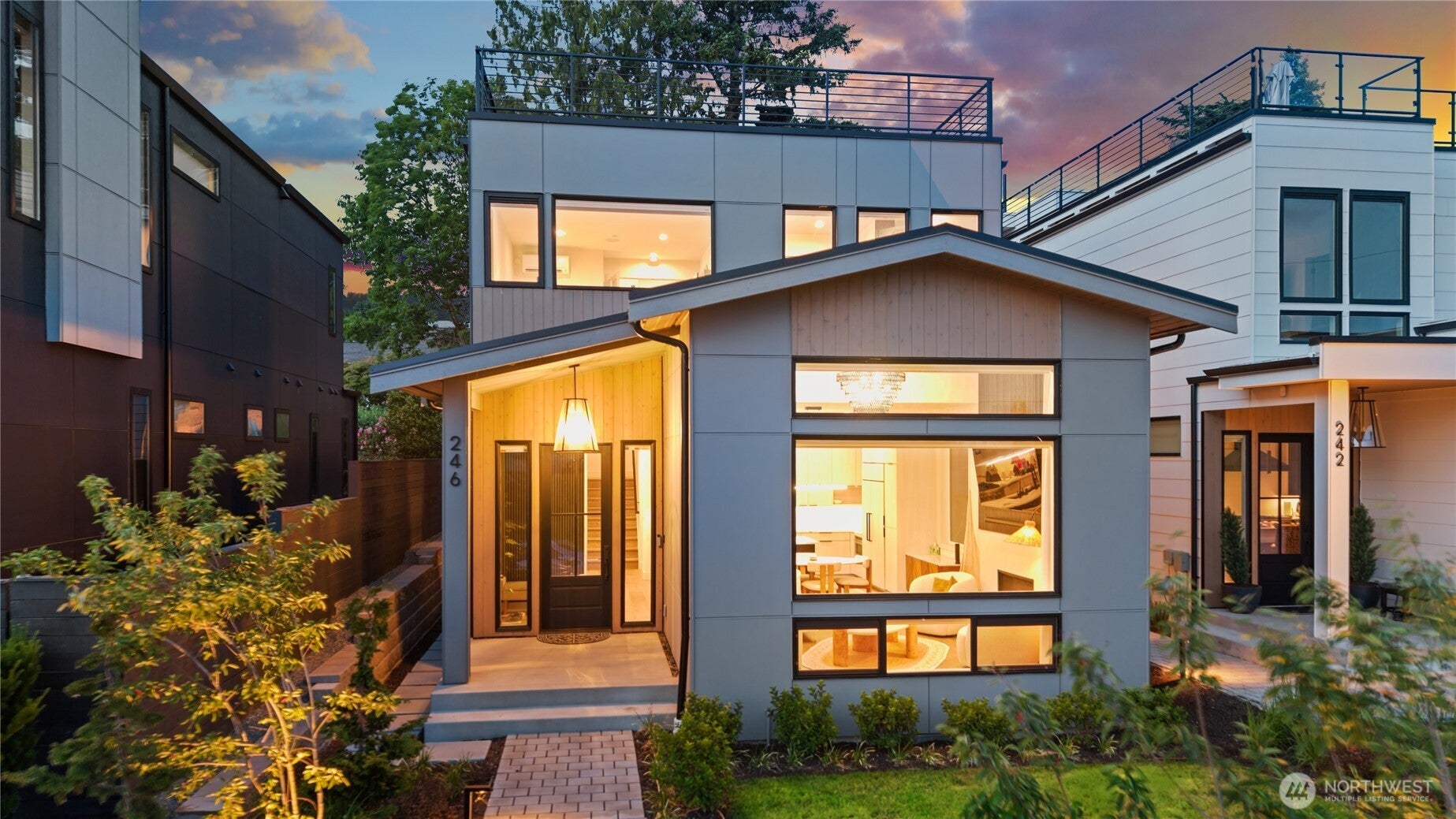 Fully Furnished Modern Cottage with Detached Studio