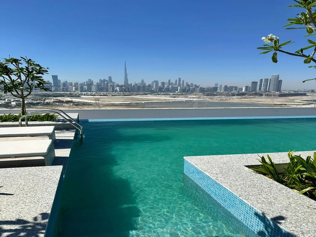 Ready | Amazing with Roof Top Pool and Gym