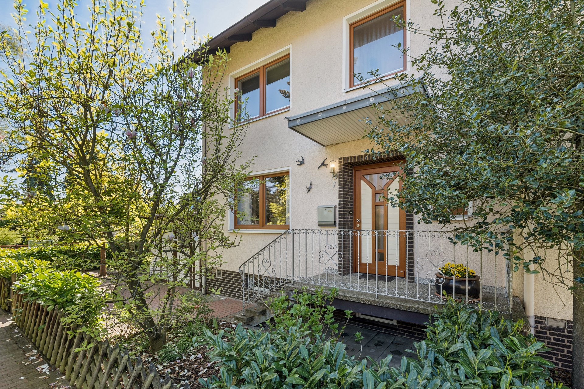 Raumwunder mit Gartenidylle und Garage zzgl. Bonusfläche im Dachgeschoss