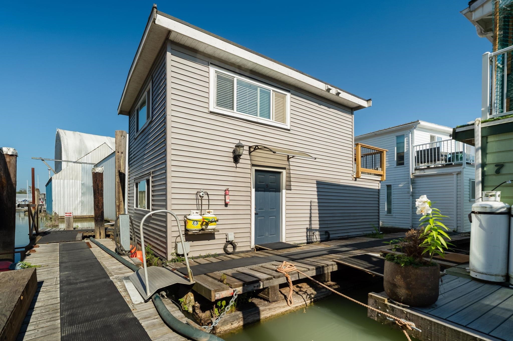 Life on the Water: A One-of-a-Kind Float Home Retreat