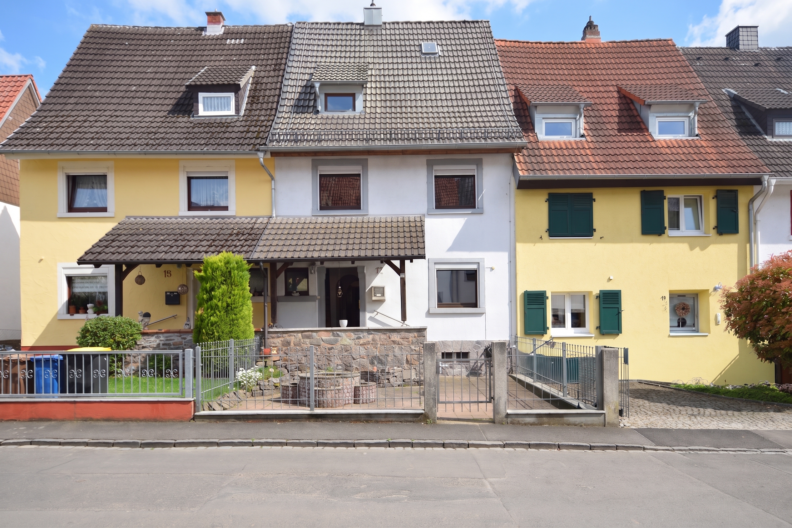 Ö-Kolonie: Wohnen, wo andere suchen - RMH mit Dach & Heizung aus 2012