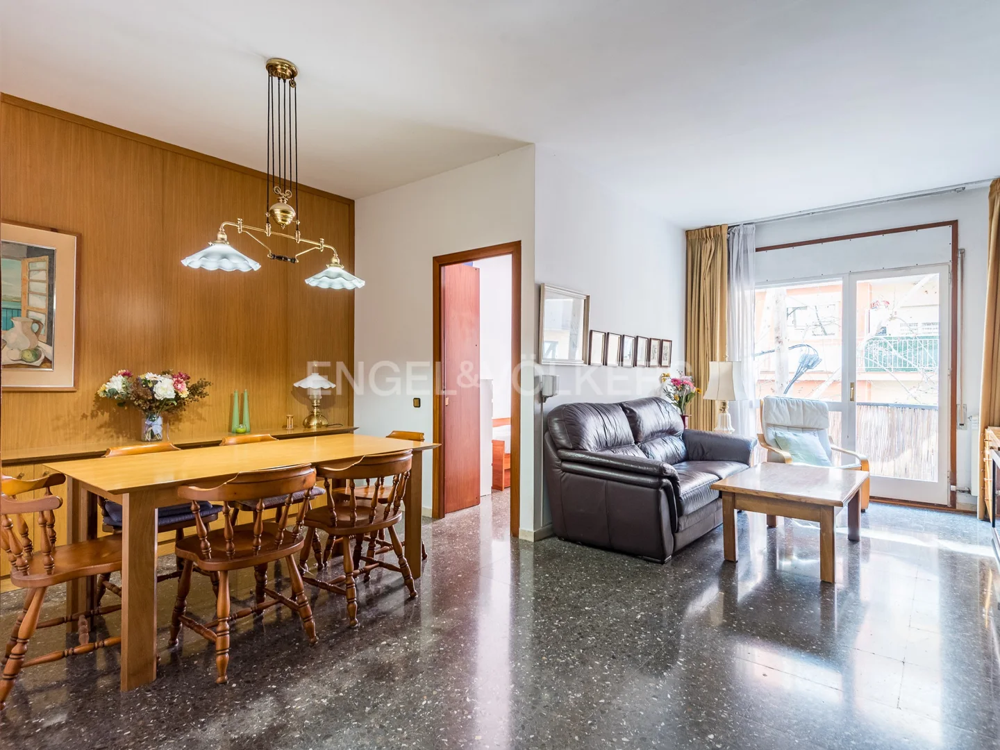 Flat with four bedrooms, two bathrooms and two balconies