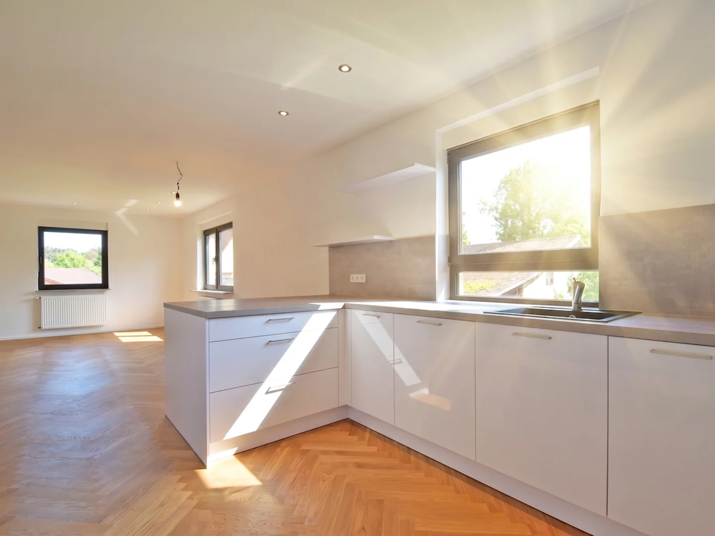Neuwertige Maisonette Wohnung mit Garten und Doppelgarage - Foto 1