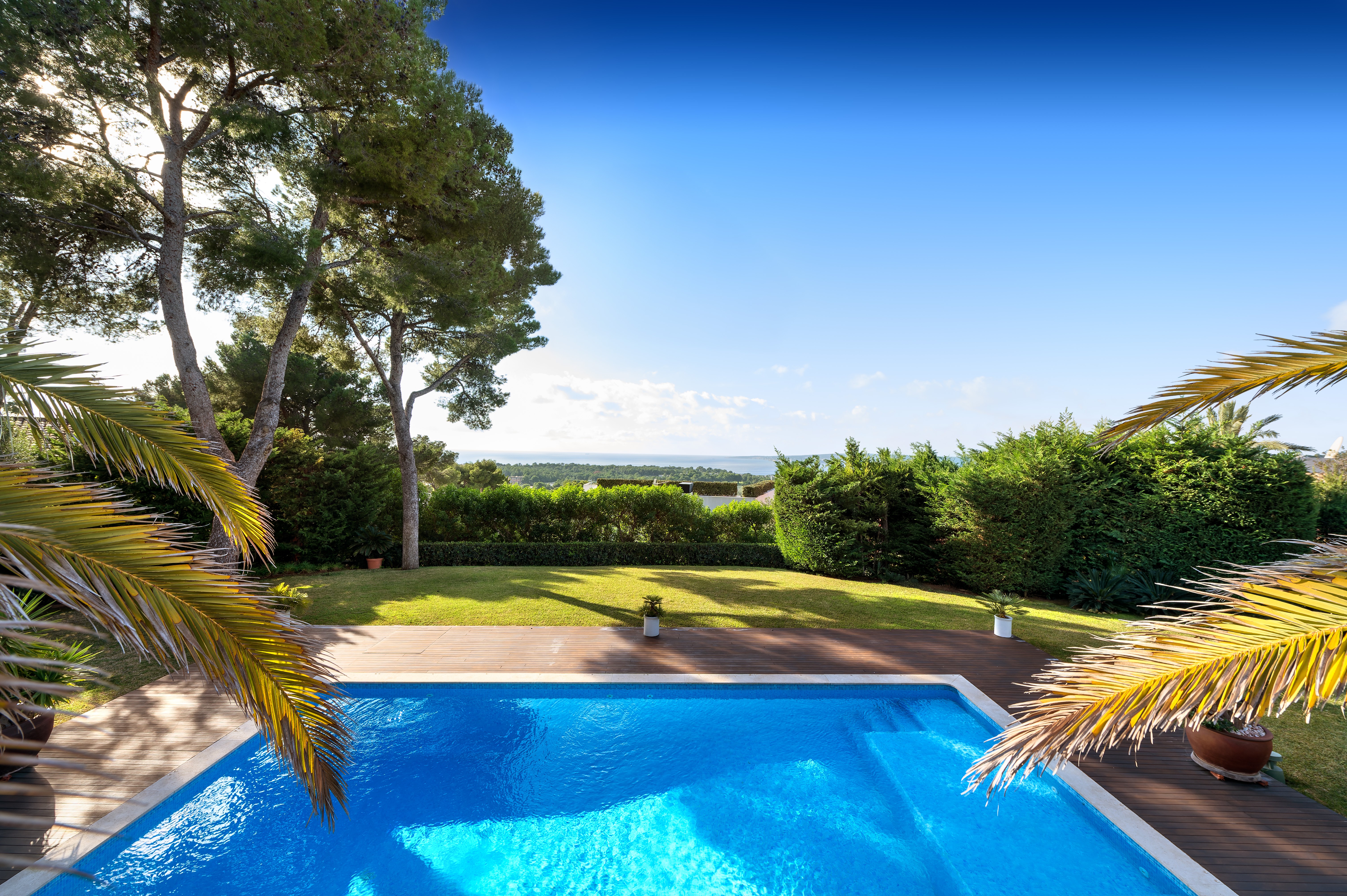 Sea view family villa with garden