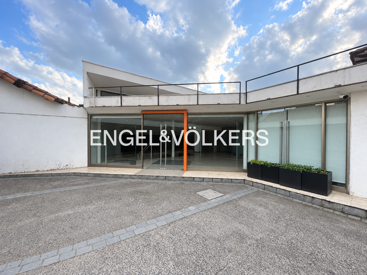 Local comercial 573 m2 en Cantagallo, Las Condes · 5 privados y 4 estacionamientos