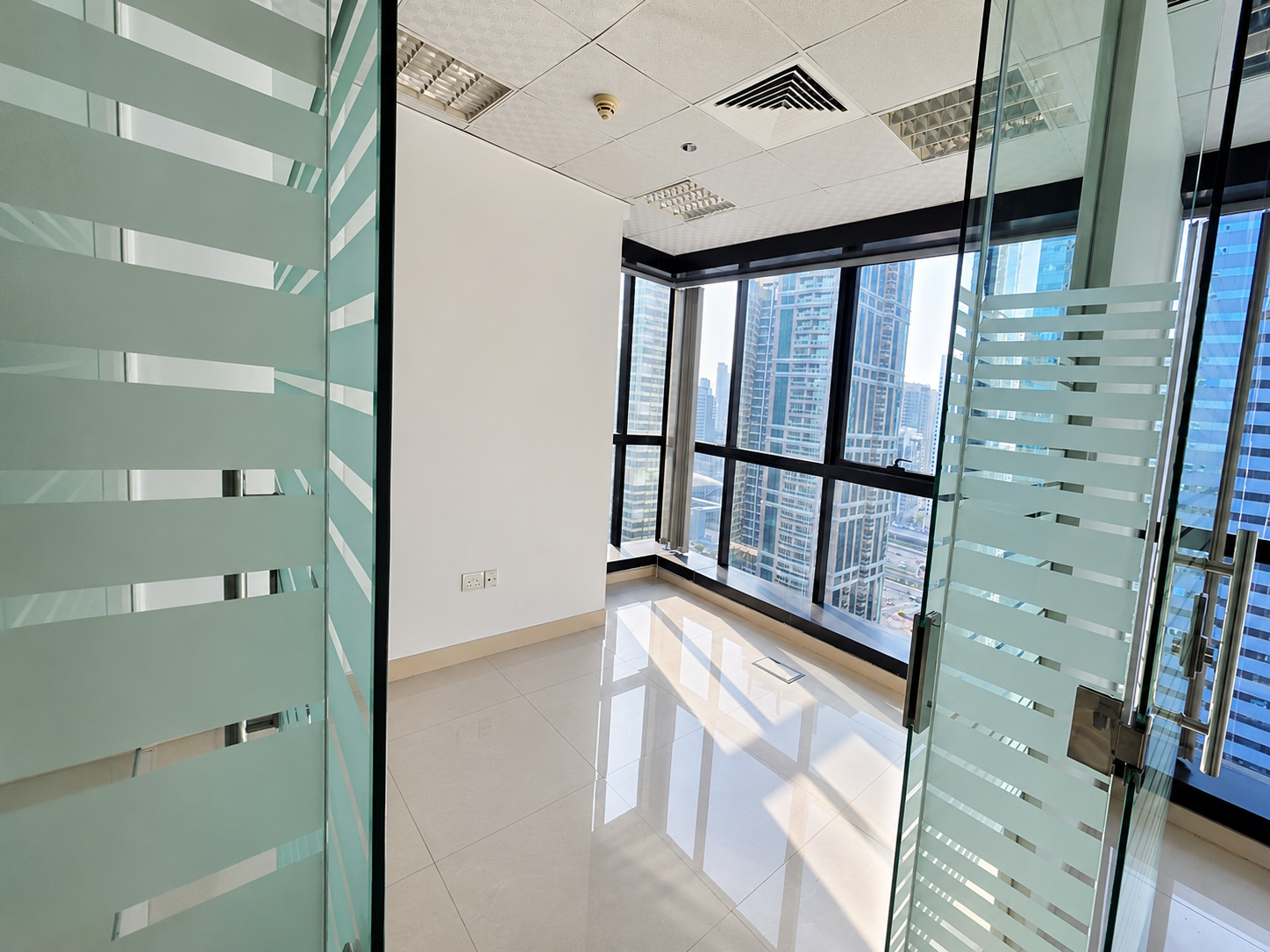 Lake View | Glass Fitted | Prime Location