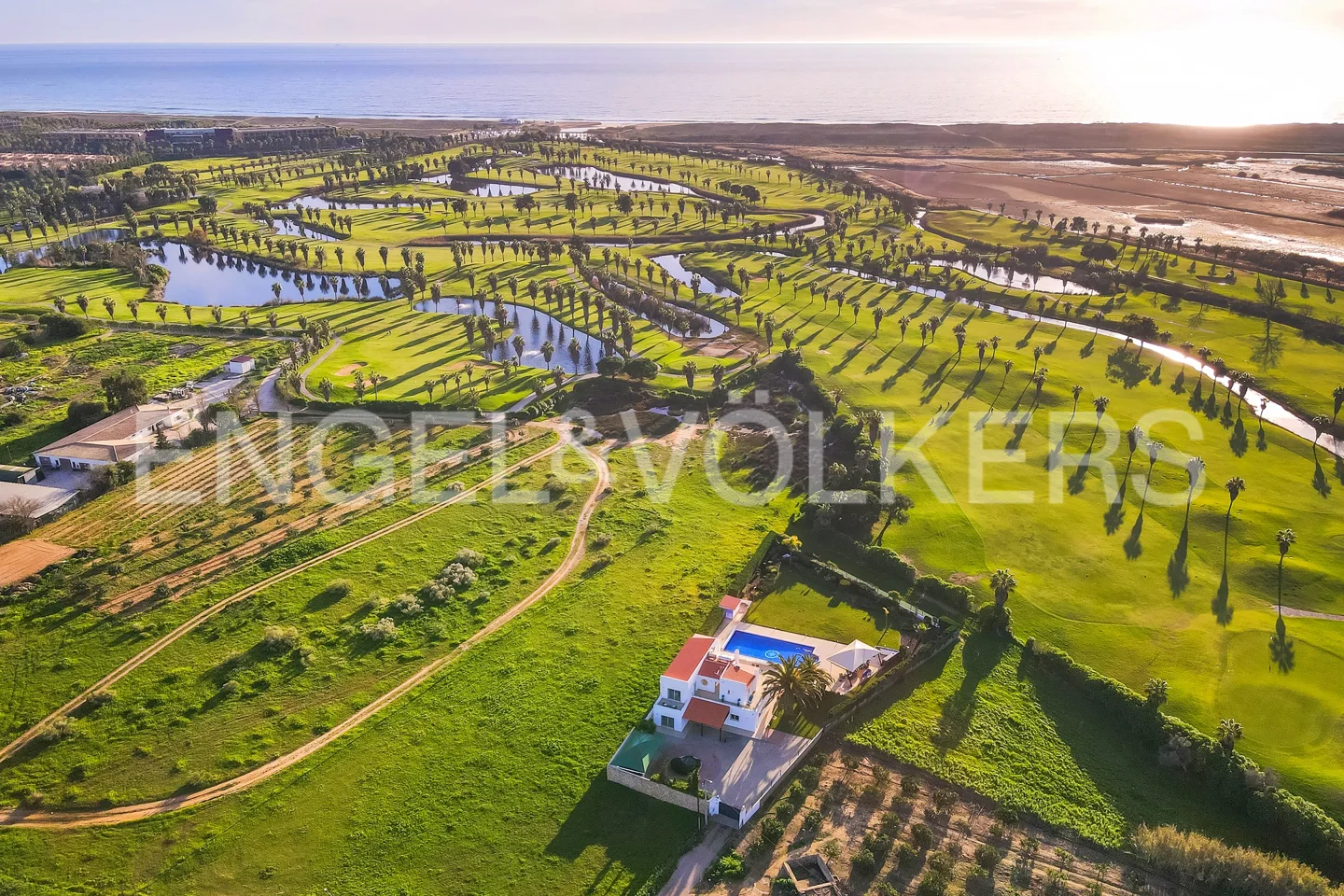 Modern Villa next to Golf and Beaches