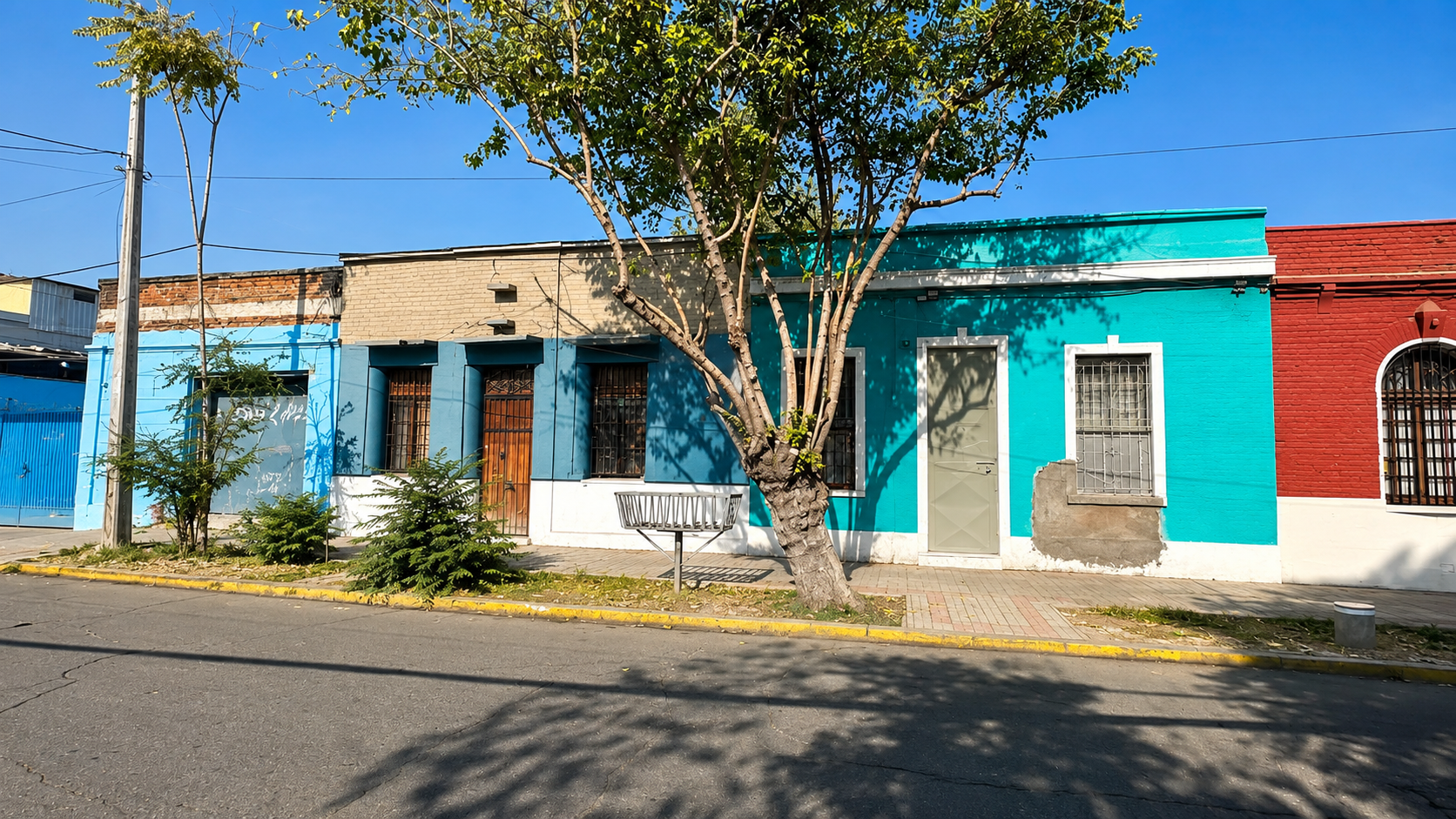 Amplia casa con gran potencial para oficinas, talleres o uso comercial