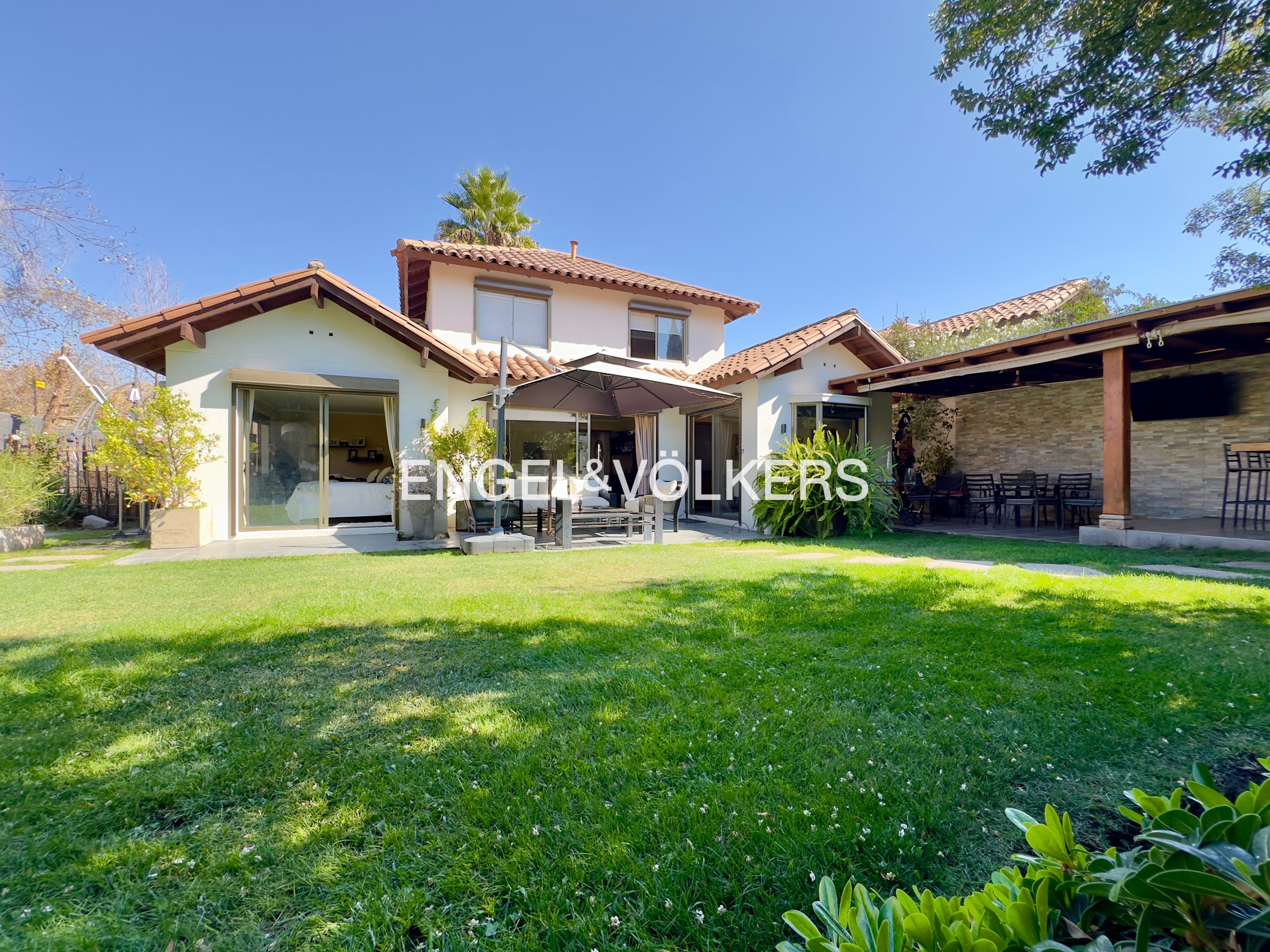 Casa con amplio terreno en Chamisero