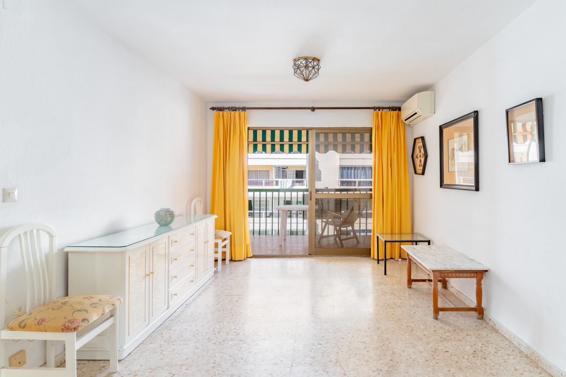 3-bedroom apartment with a private parking spot close to beach