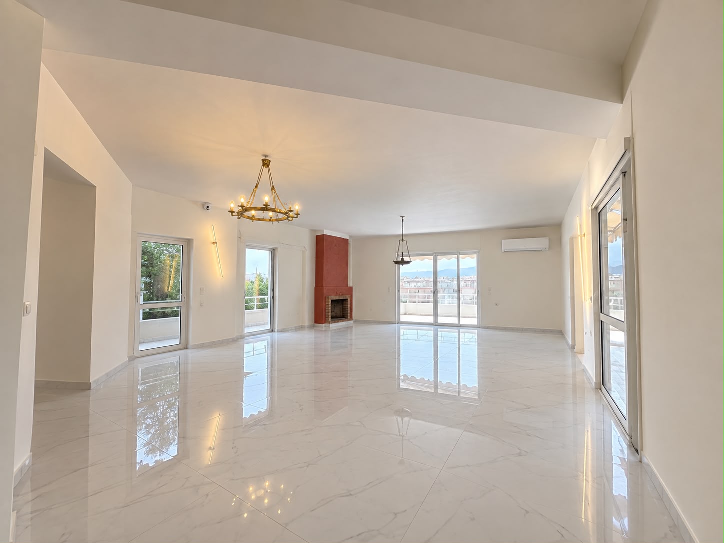 Renovated penthouse in Varkiza with a 100 sqm terrace