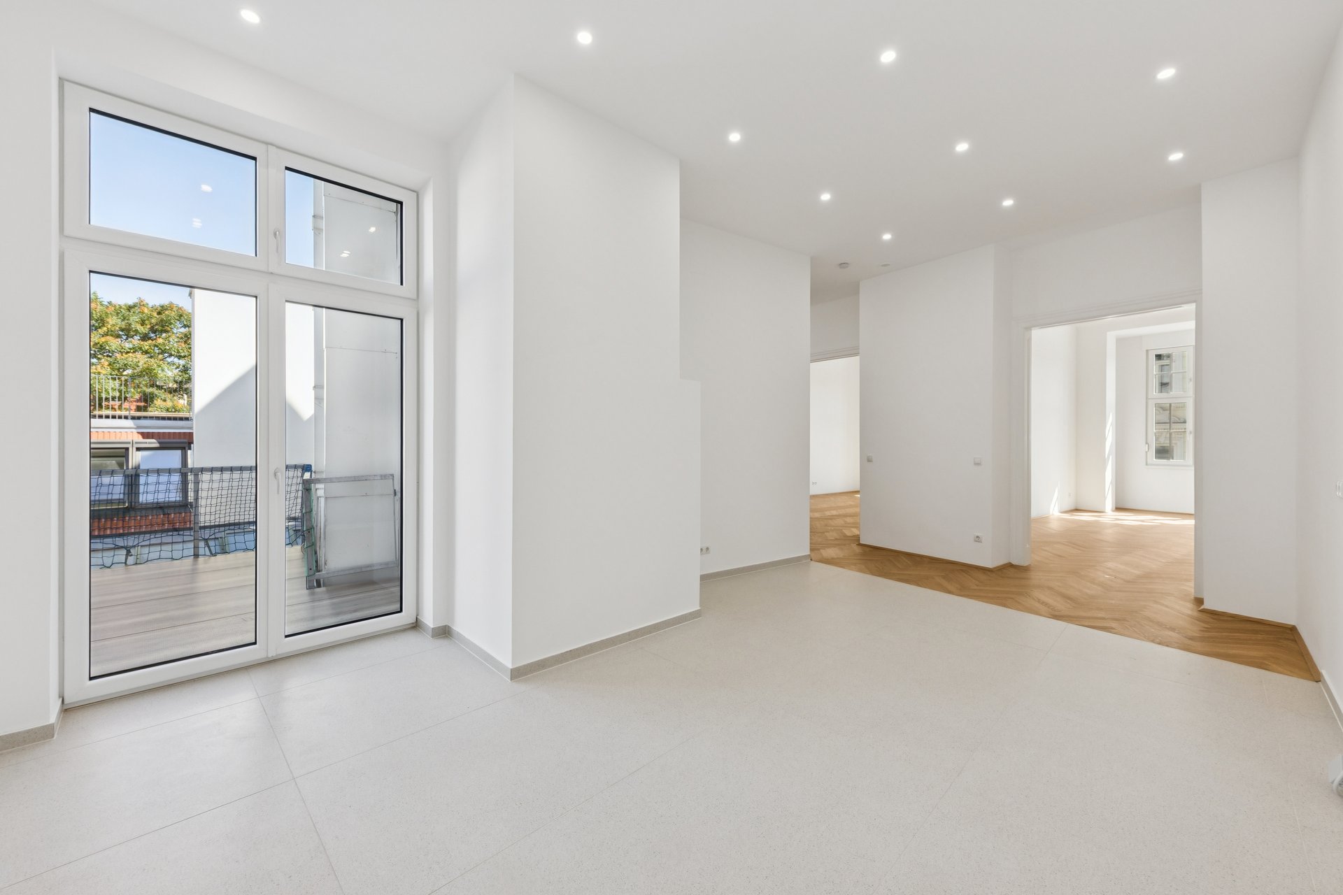 Premium refurbished 4-room apartment with terrace