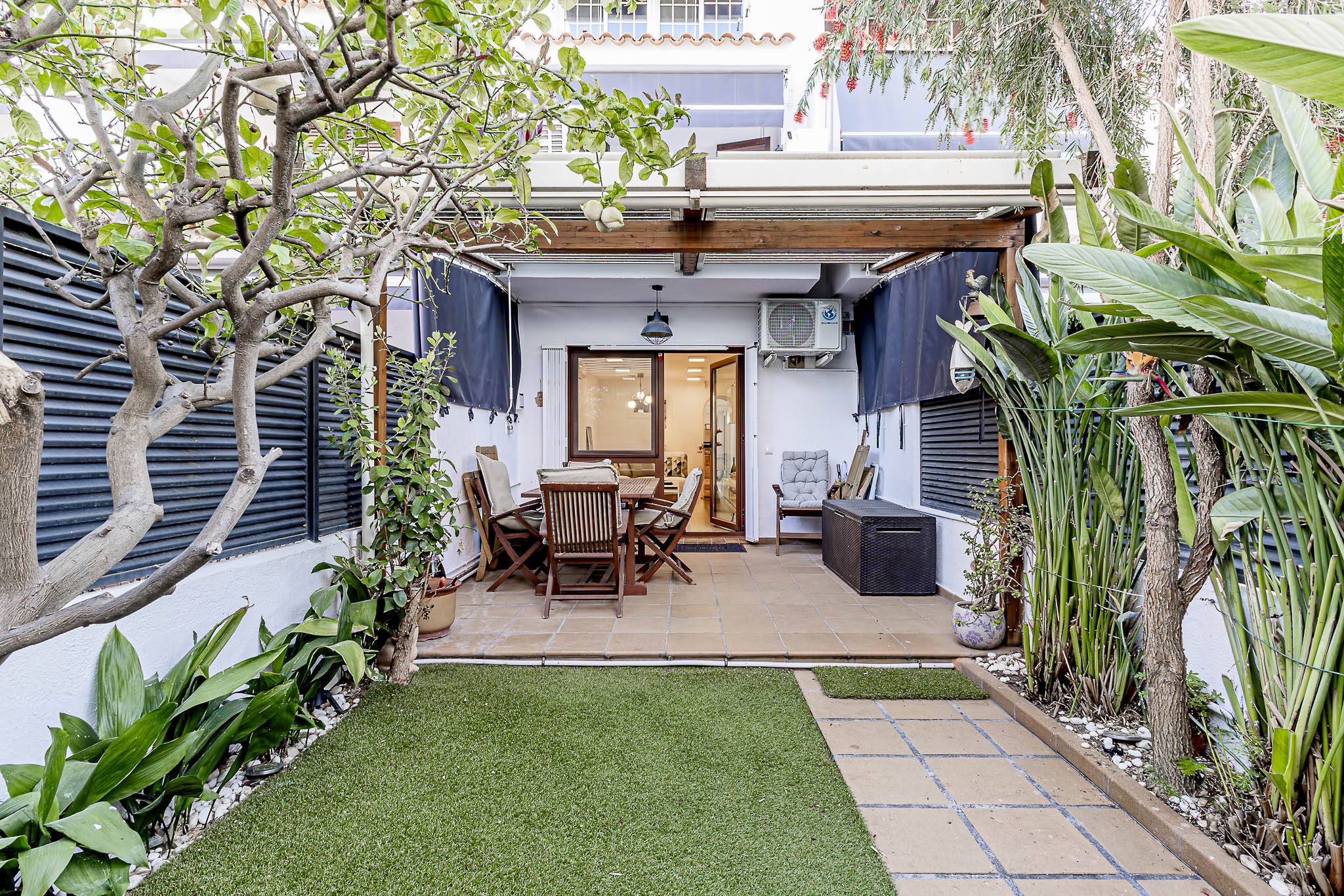 Charming townhouse steps from the village in Montmar