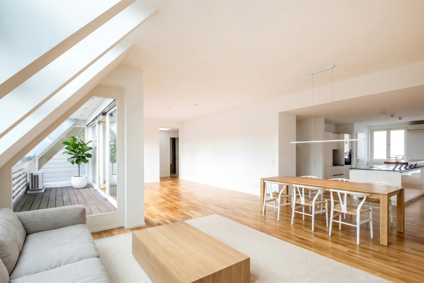 Penthouse mit zwei Dachterrassen, Kamin und Aufzug nahe dem Landwehrkanal - Foto 1