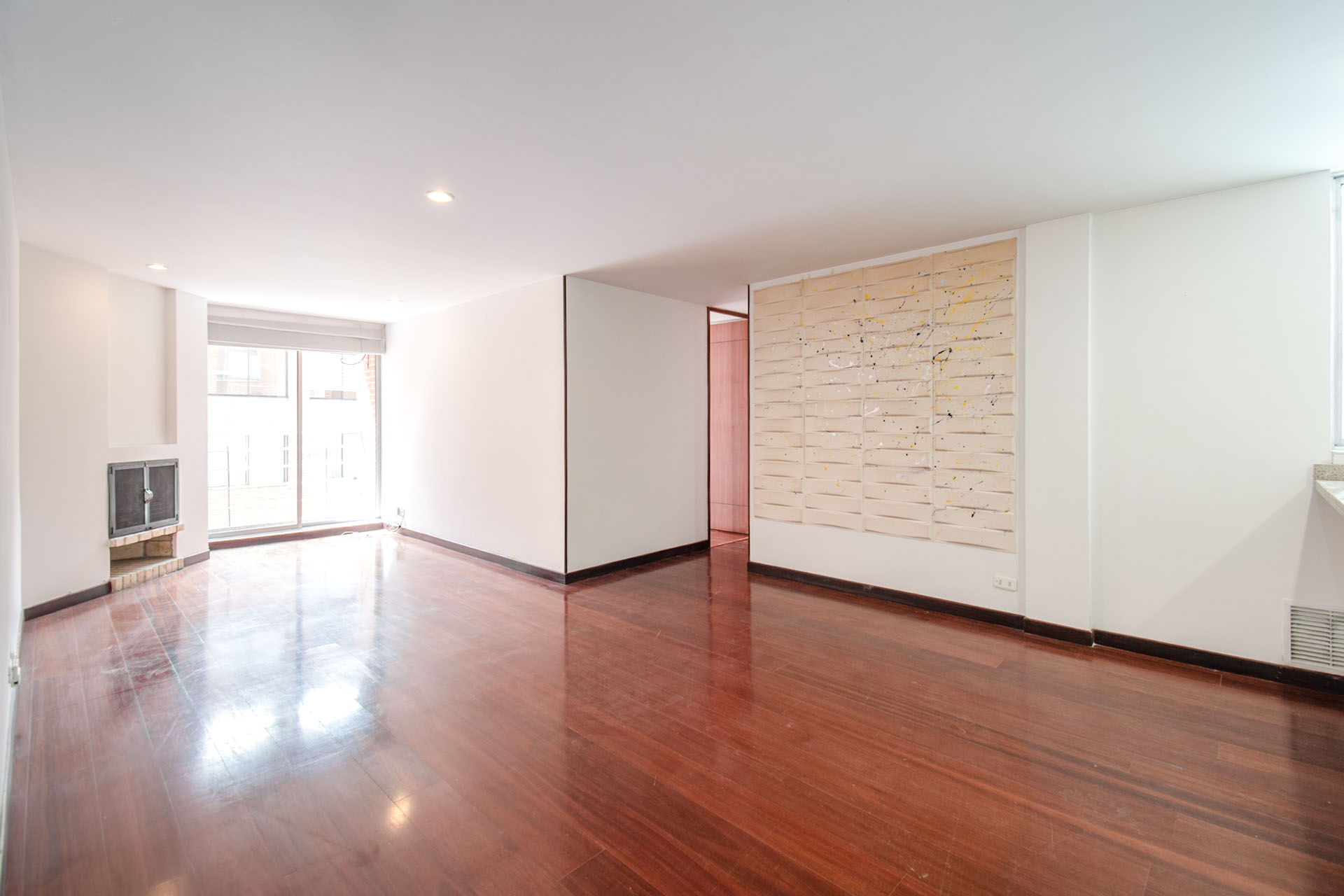 Apartamento con balcón para arriendo en Puente Largo