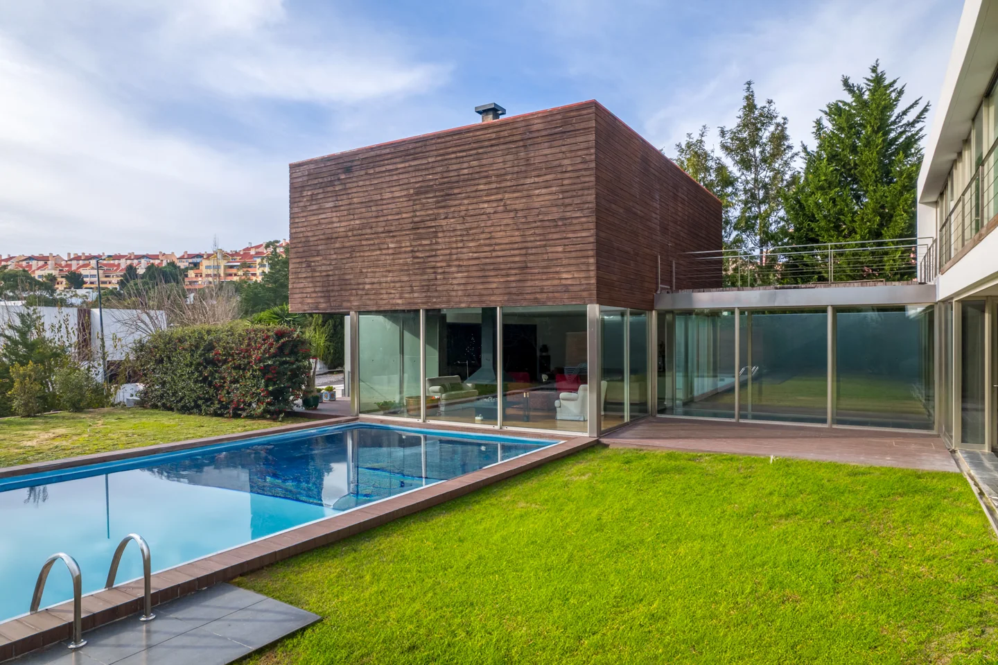 Casa familiar moderna de 5 suites com piscina, no Belas Clube do Campo