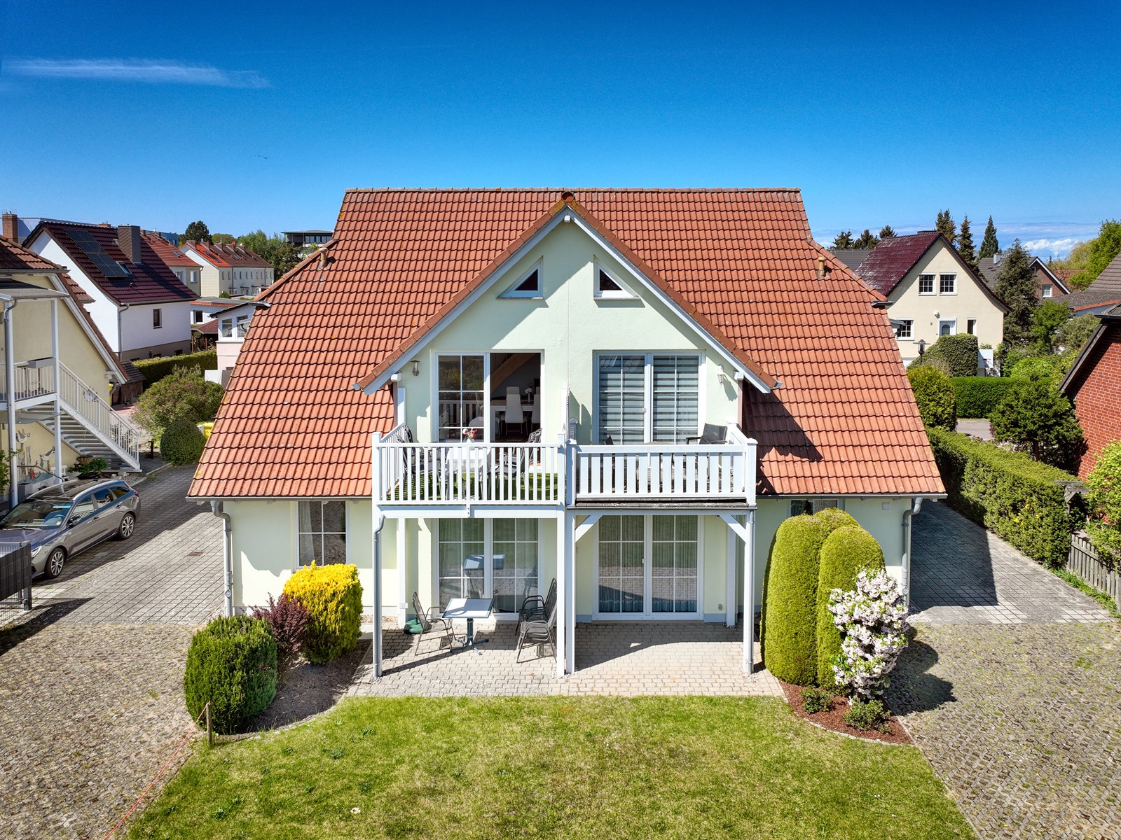 Ostsee-Rückzugsort: Stilvolle 4-Zimmer-Wohnung mit Südost-Balkon & Gartenanteil