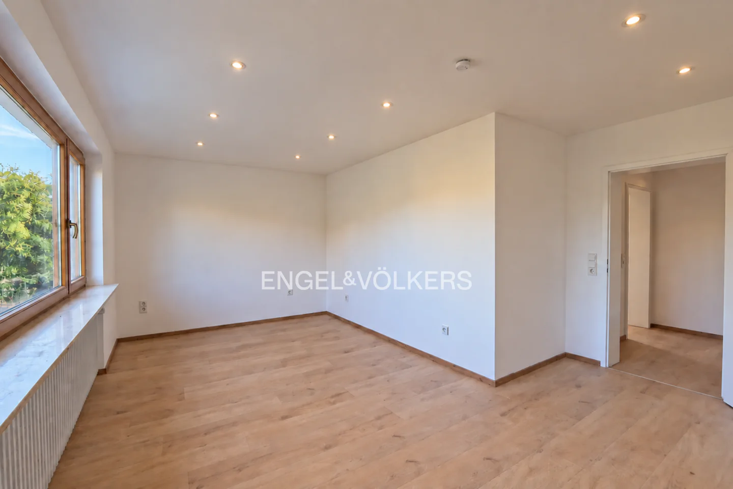 Exklusiv kernsanierte 3-Zimmer-Wohnung mit großzügiger Terrasse - Photo 1
