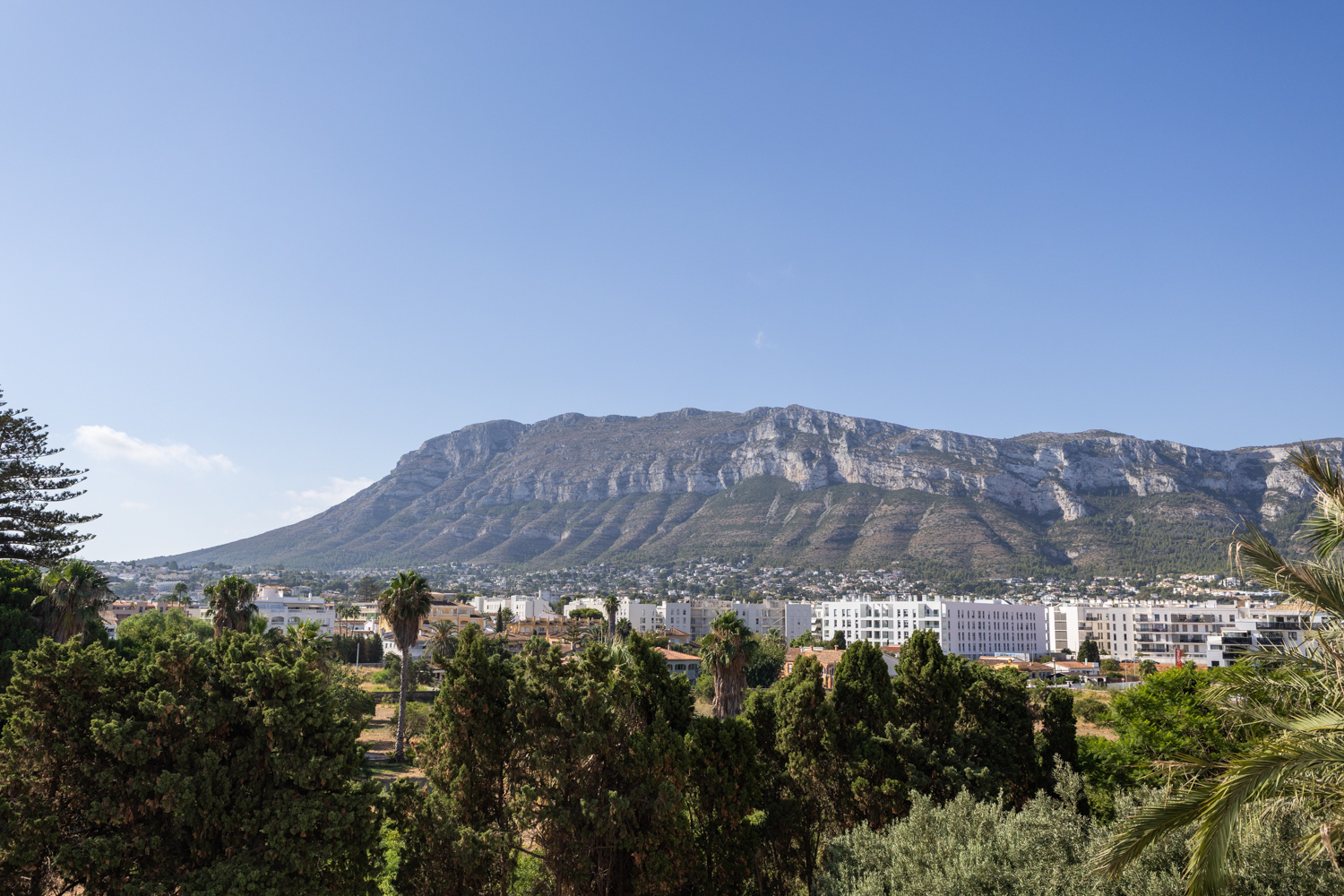 Modern apartment with terrace and sea views in Dénia