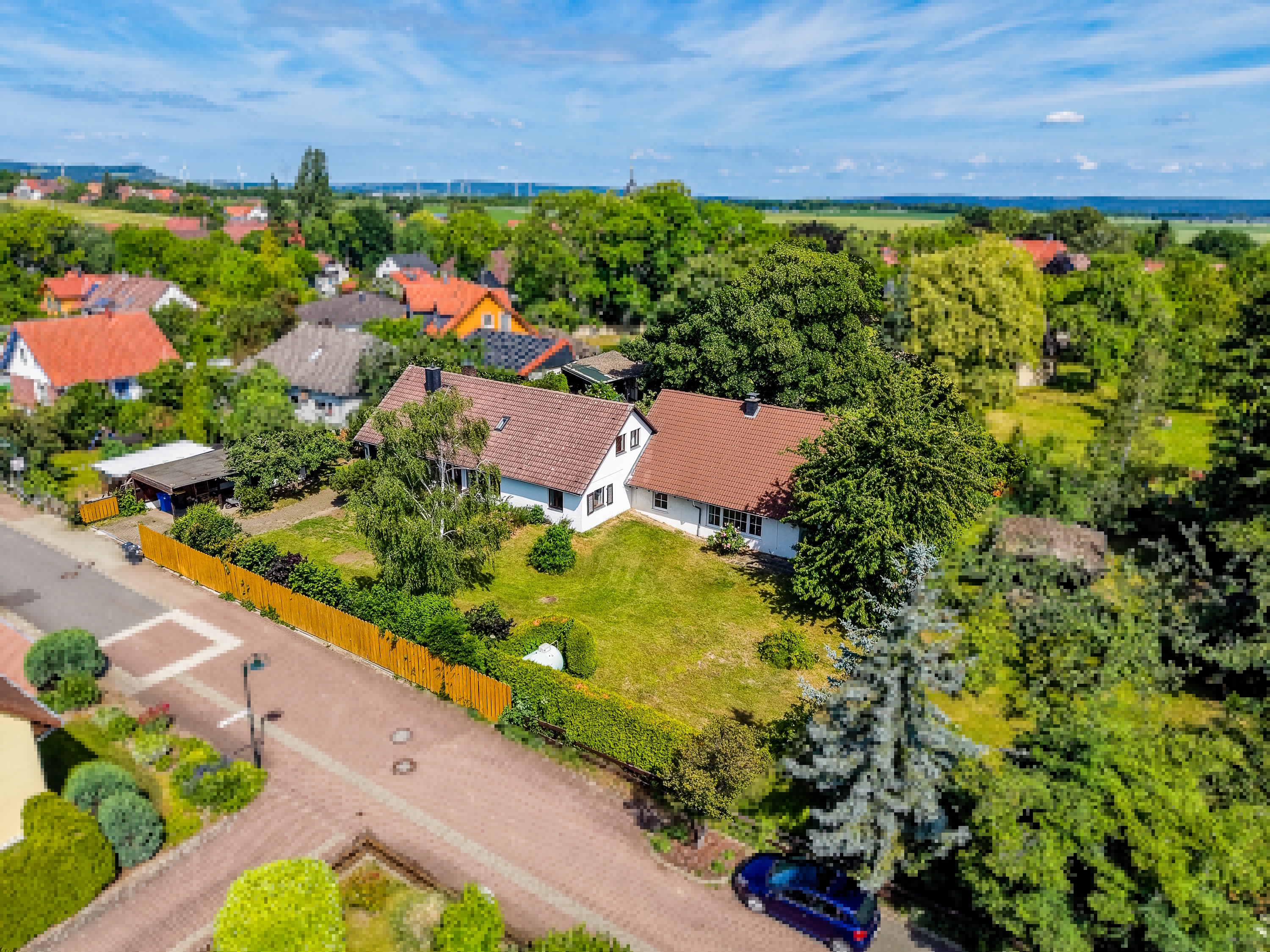 Großzügiges Wohnensemble  mit Einfamilienhaus und angebauten Bungalow  - ideal für unterschiedliche Lebenskonzepte