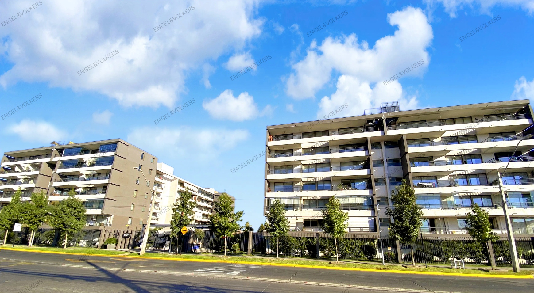 3D + 2B + 2 Est. + Bod. / Rojas Magallanes / Av. La Florida