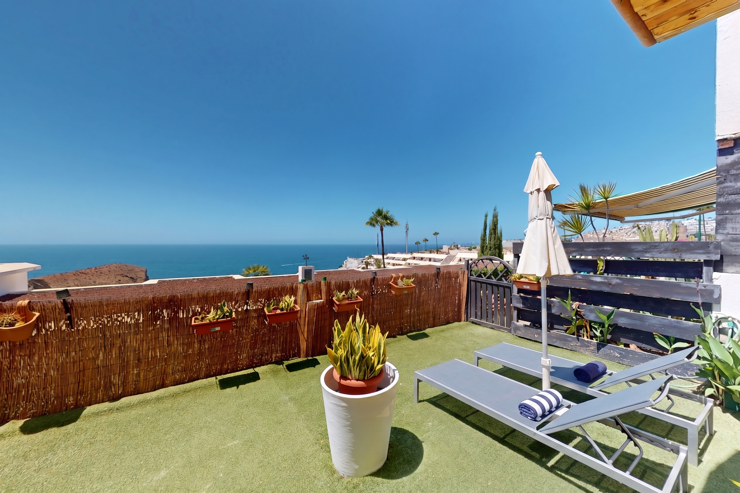 Apartment with terrace in Puerto Rico, Mogán.